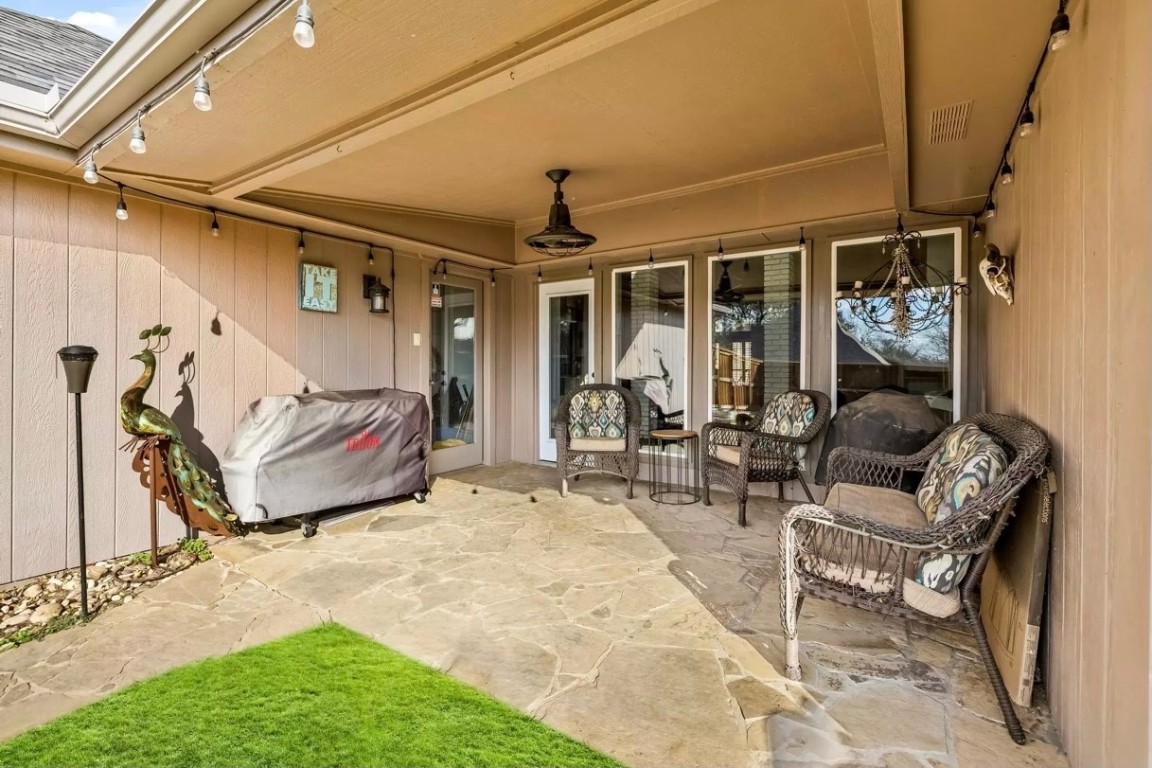 807 Lake Meadows Circle