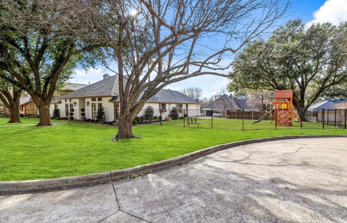 807 Lake Meadows Circle