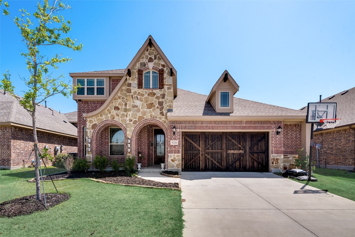 924 Honey Locust Drive