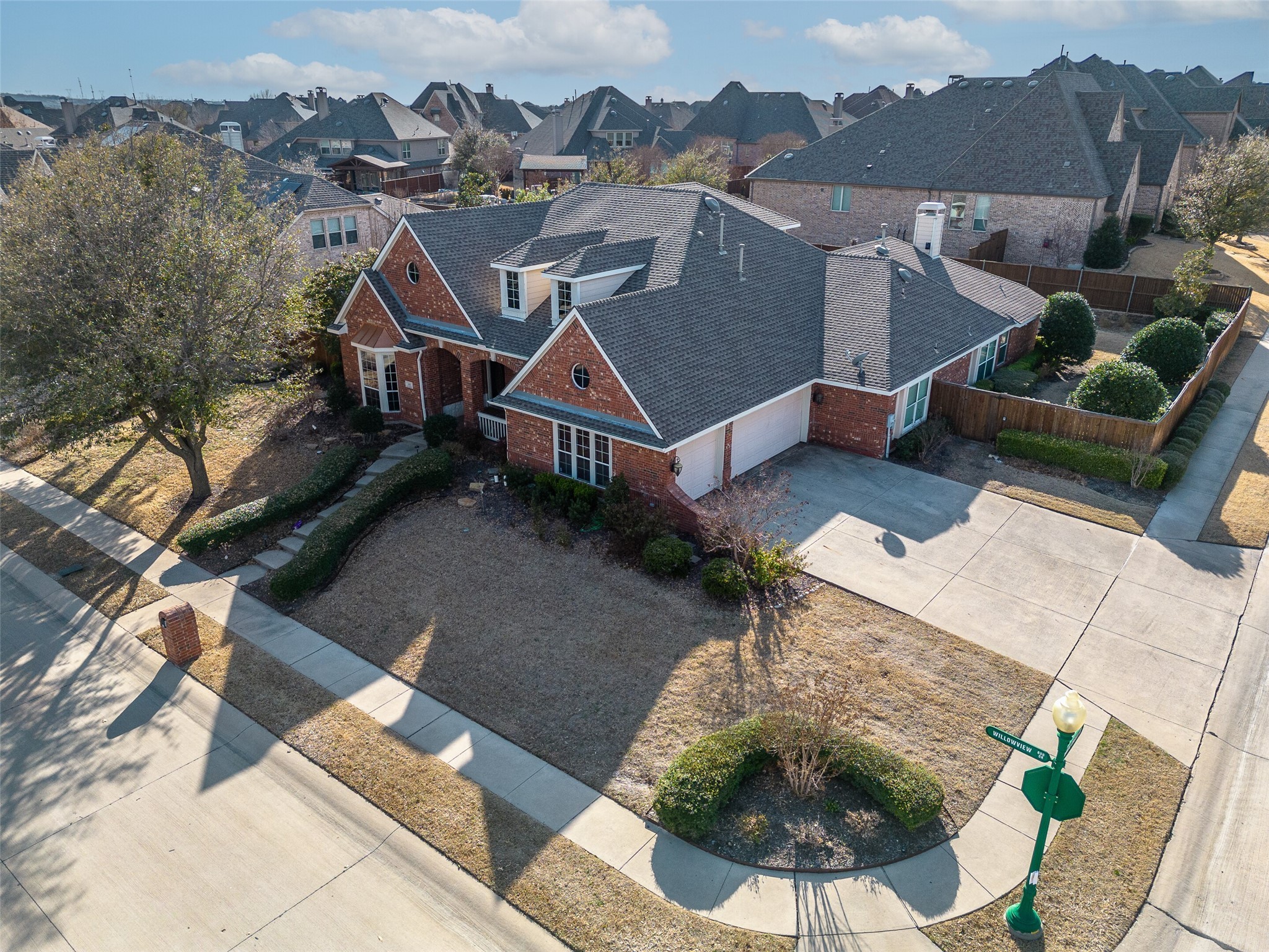 600 Willowview Drive