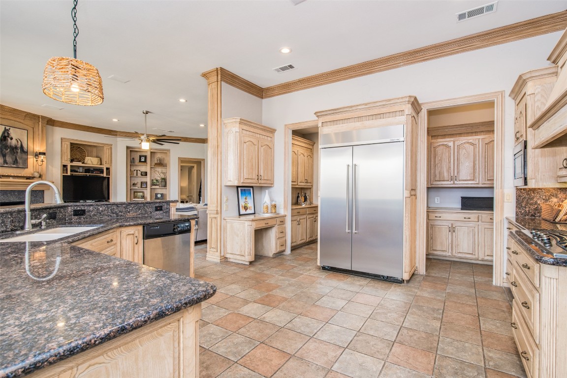 520 Moraine Way
