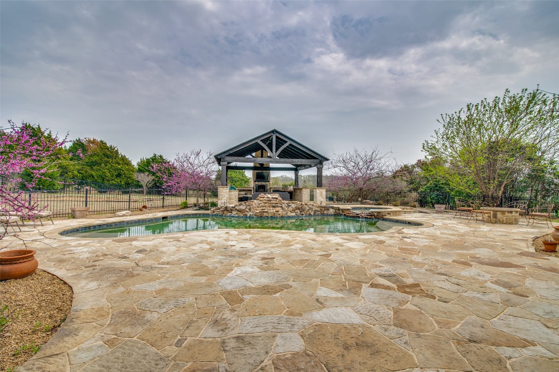 520 Moraine Way