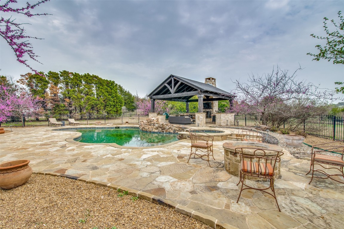 520 Moraine Way