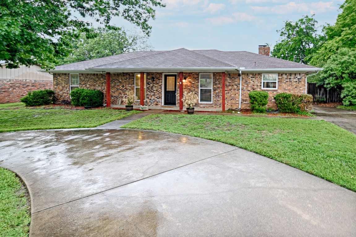 302 Creekside Drive