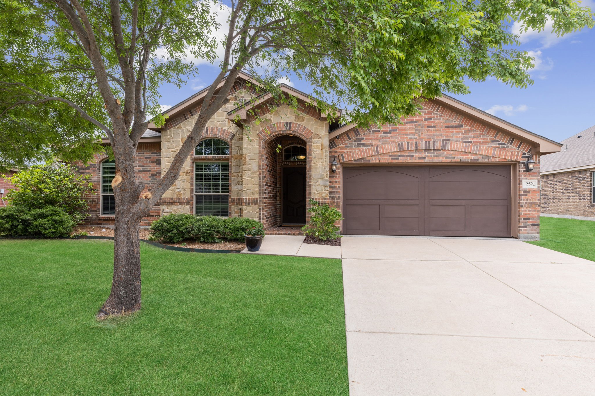 252 Archer Way