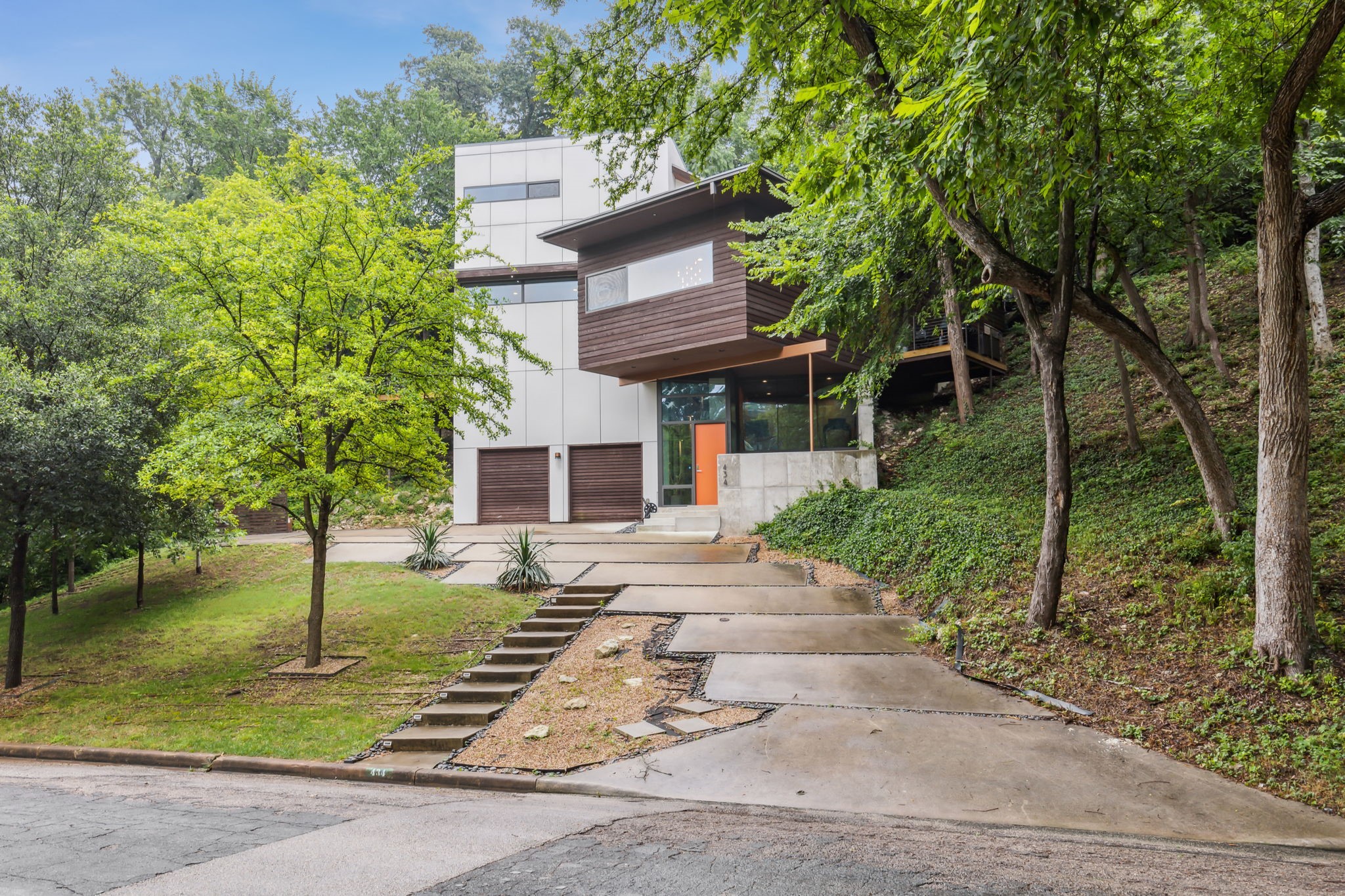 434 W Greenbriar Lane