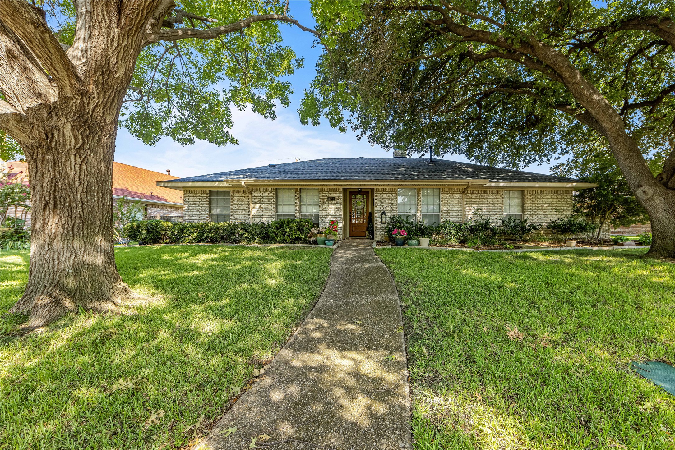6615 Fernshaw Drive