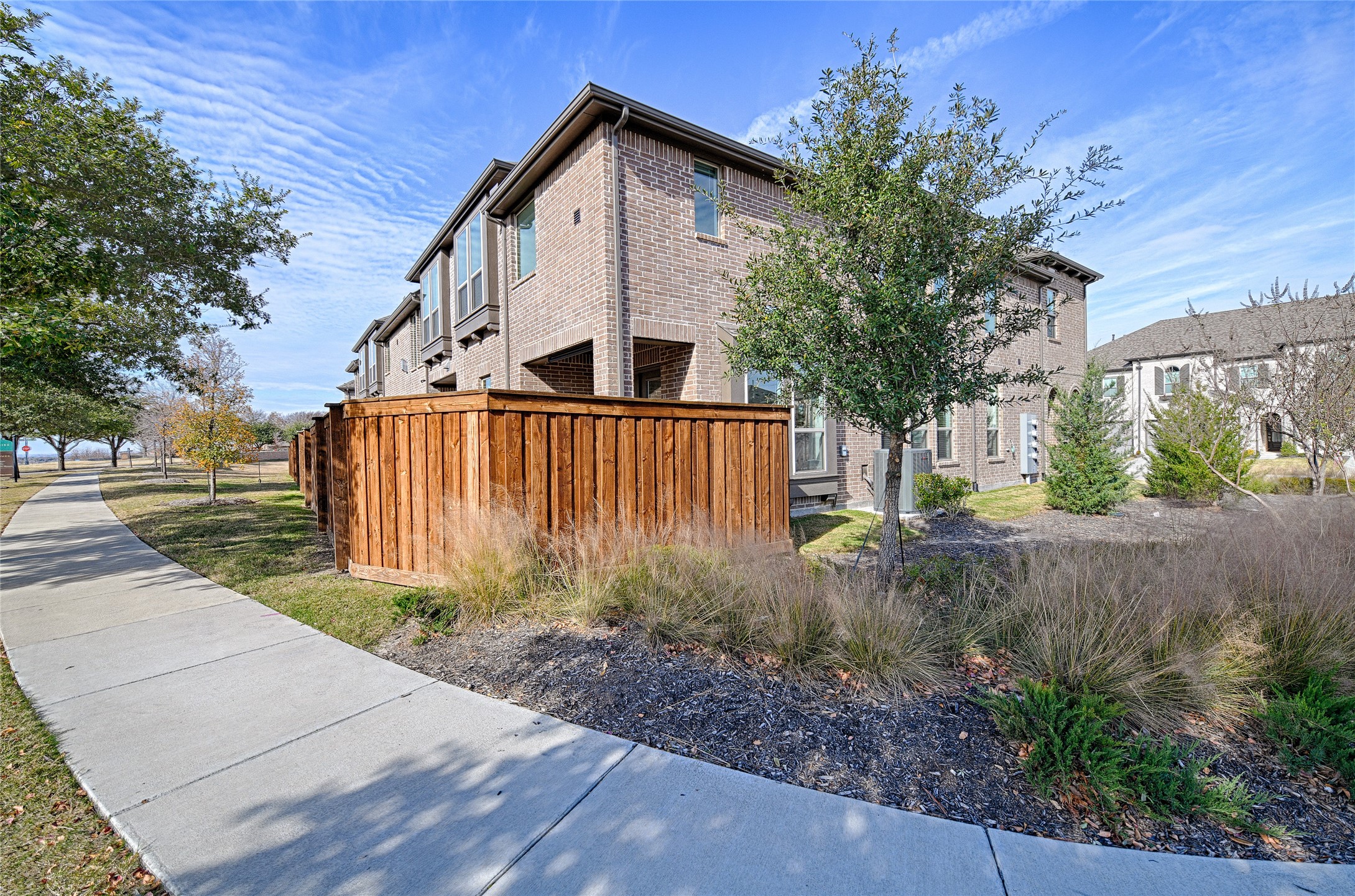 1125 Queensdown Way