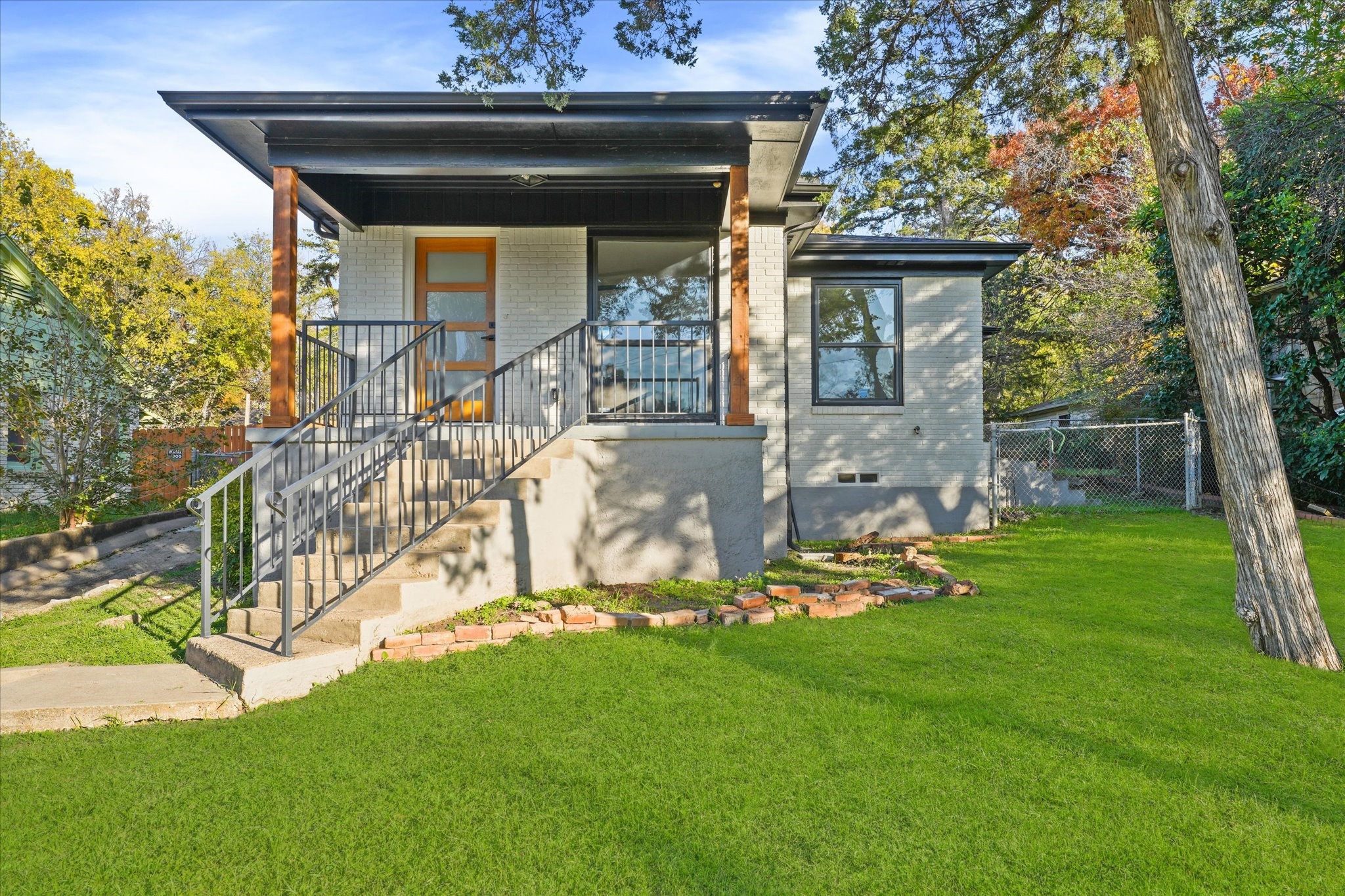 1524 E Lakeview Drive