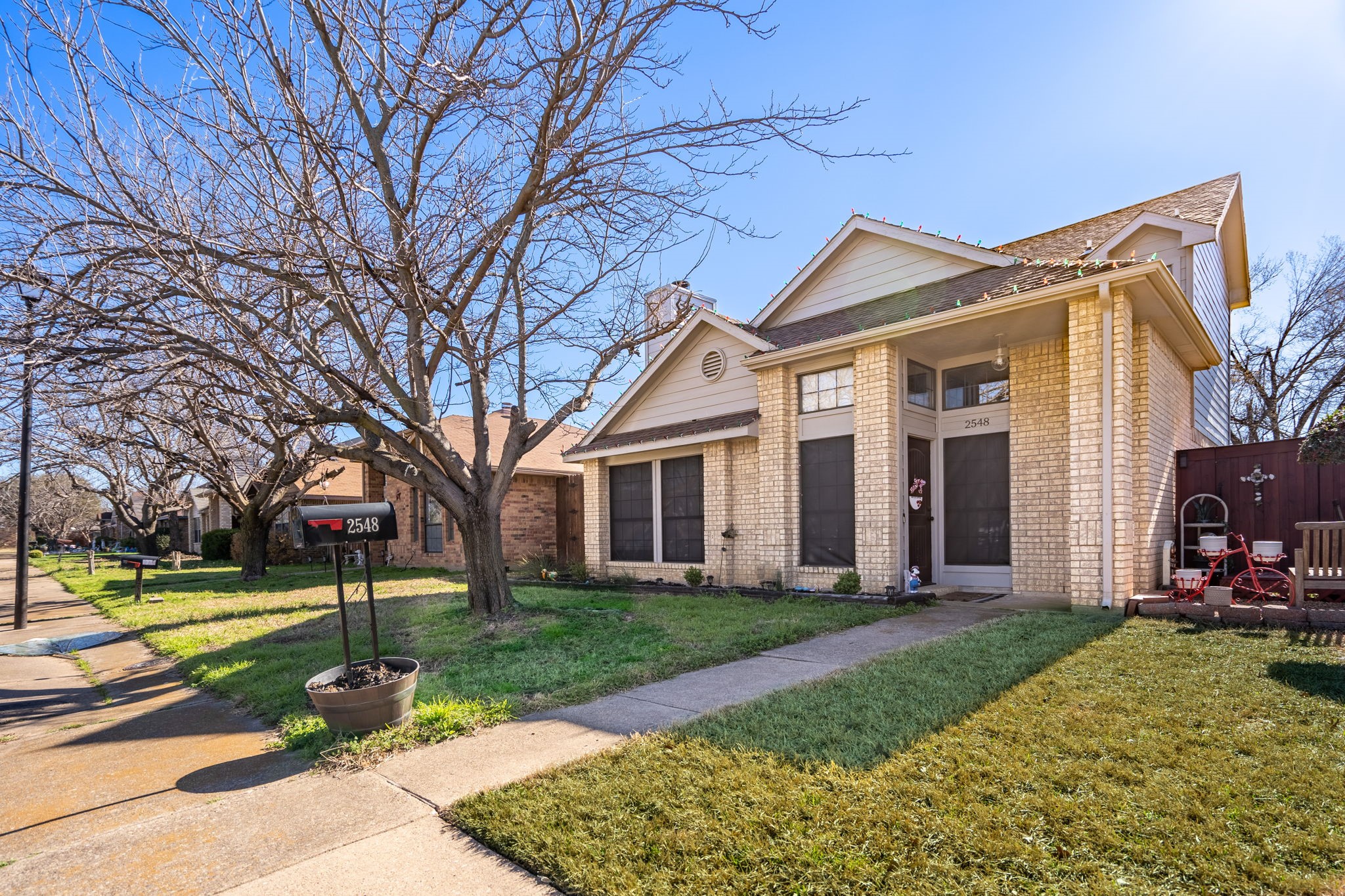 2548 Winter Oak Street