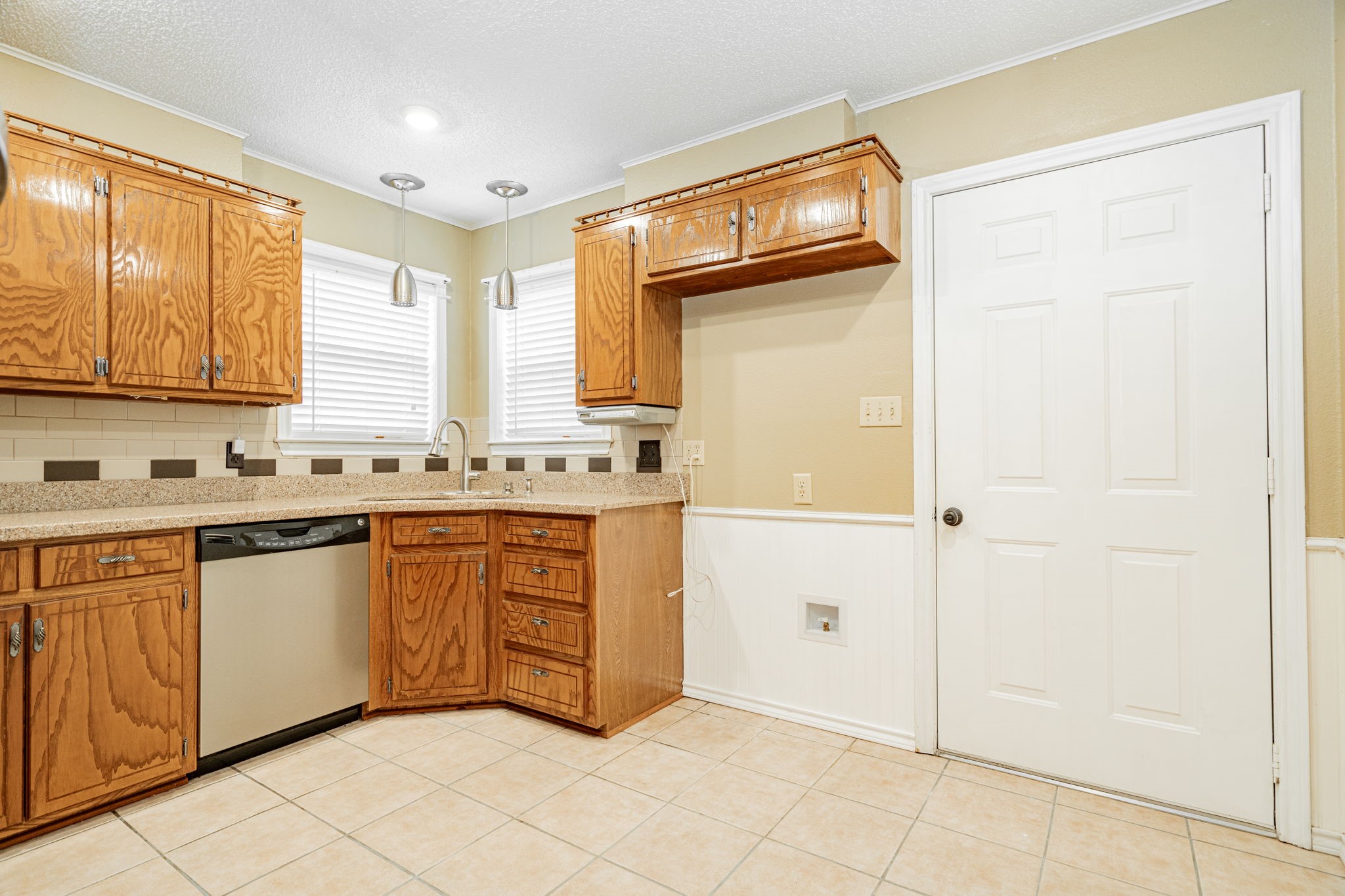 810 County Road 35850