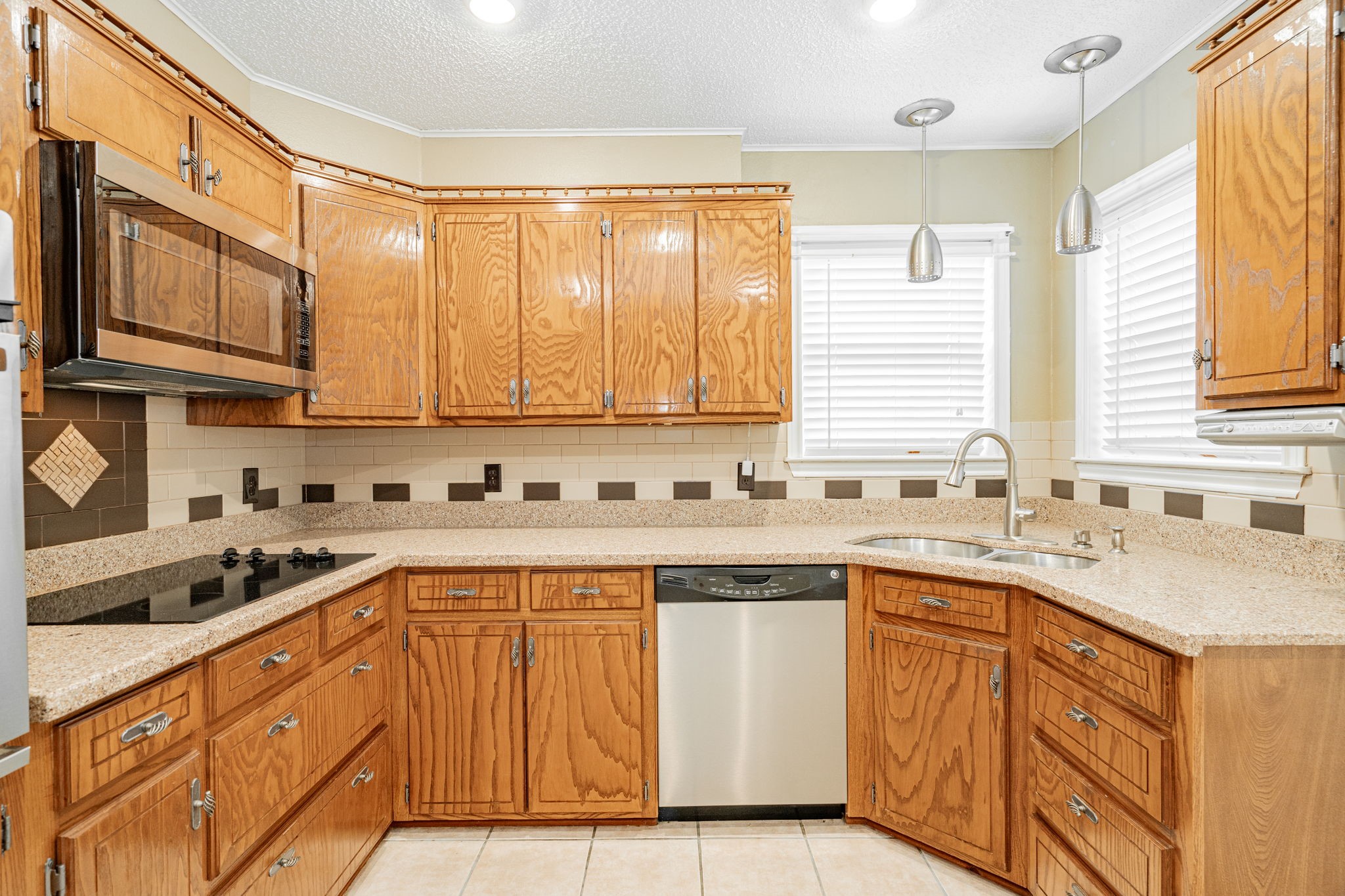 810 County Road 35850