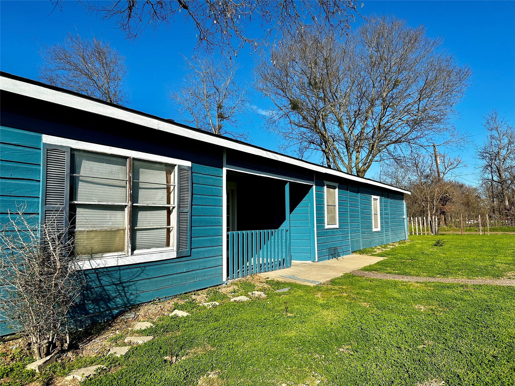 705 W Cedar Creek Parkway
