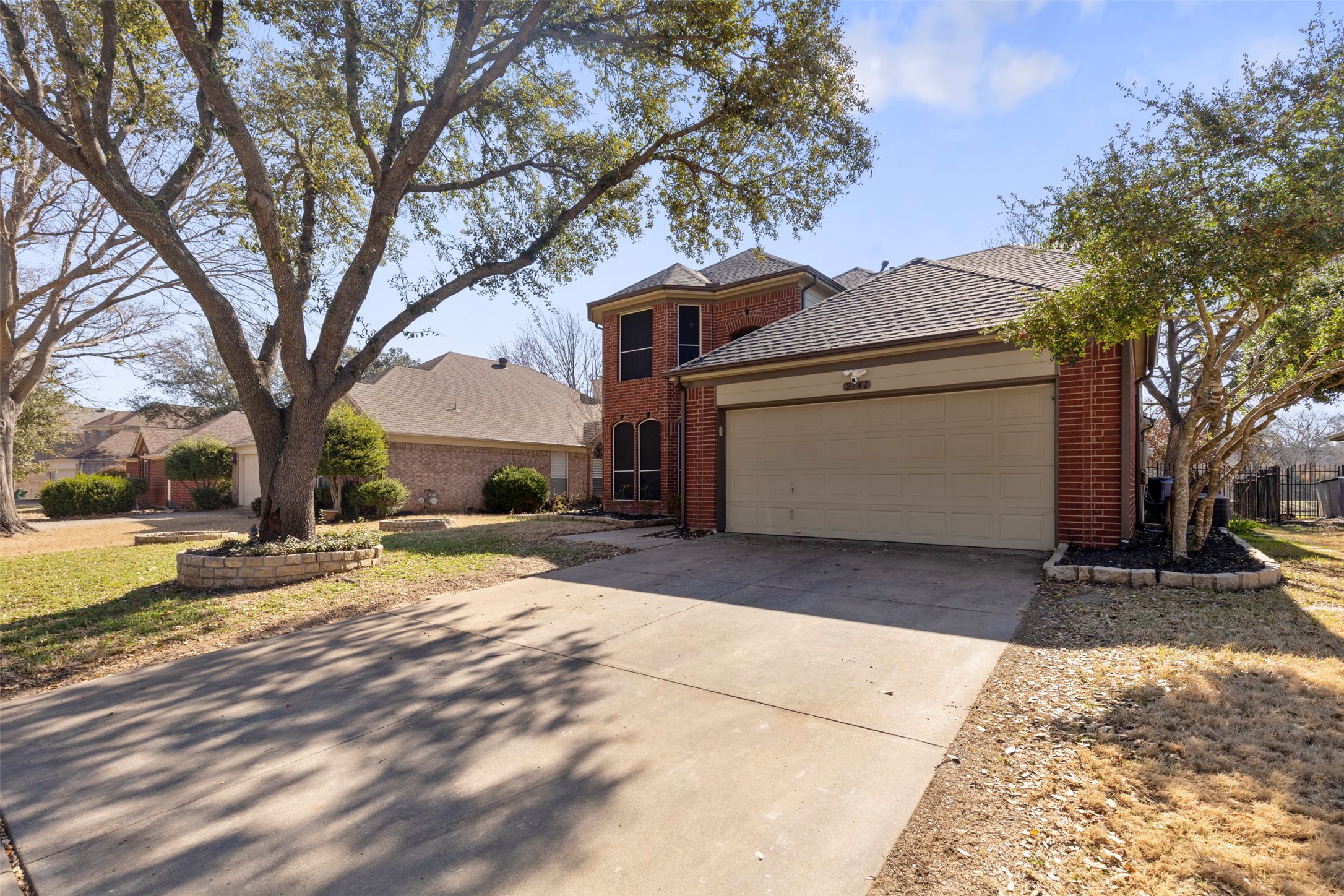 2741 Lakeside Drive