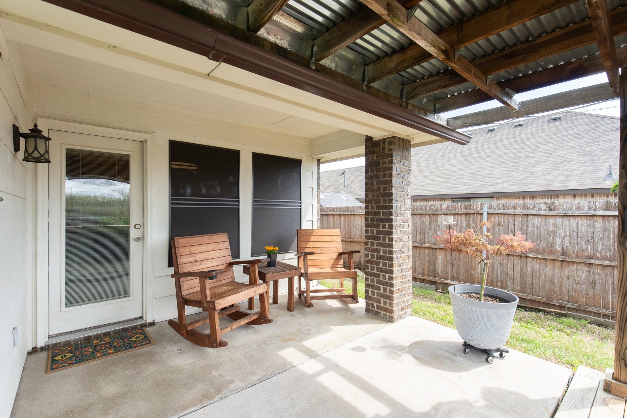 1905 Meadowlark Lane