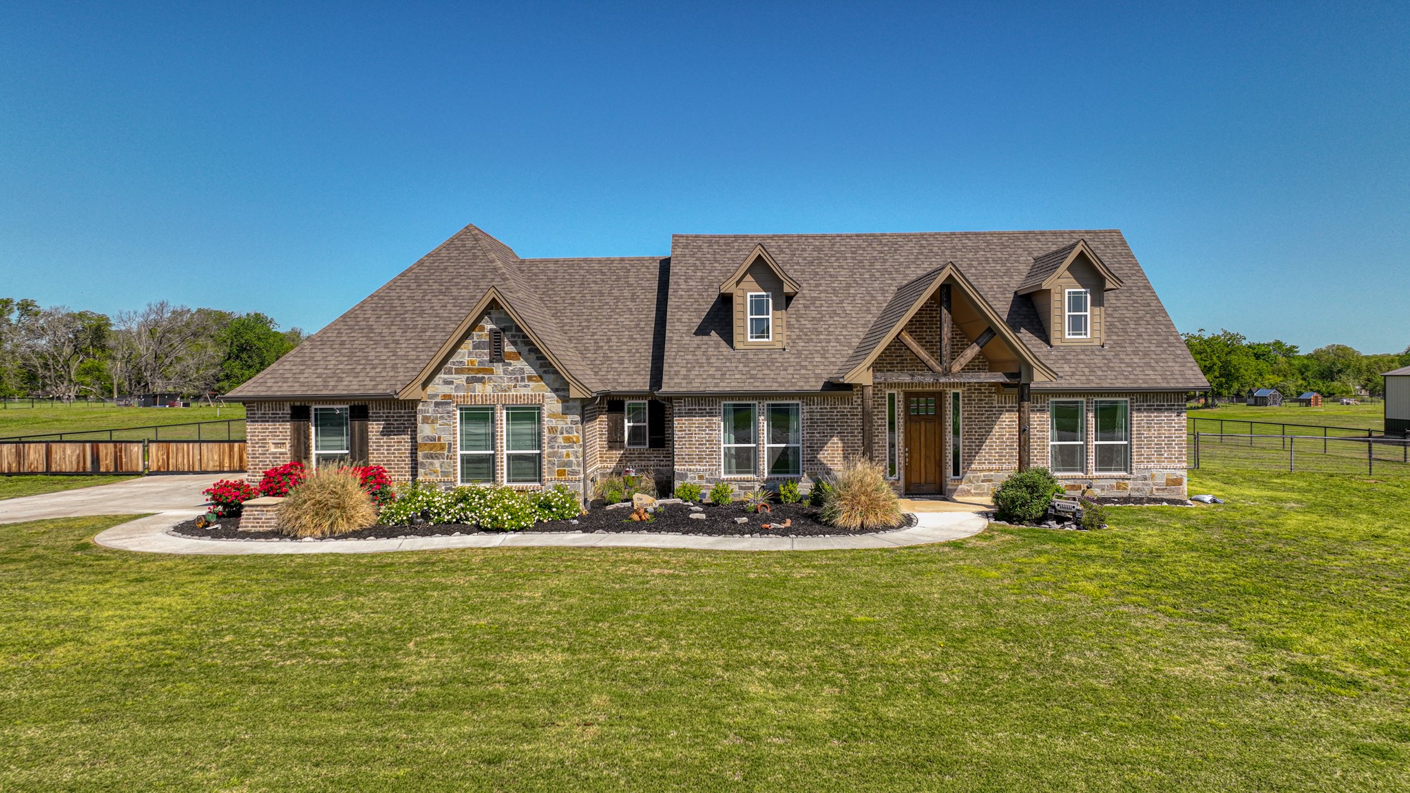 1045 Paradise Parkway