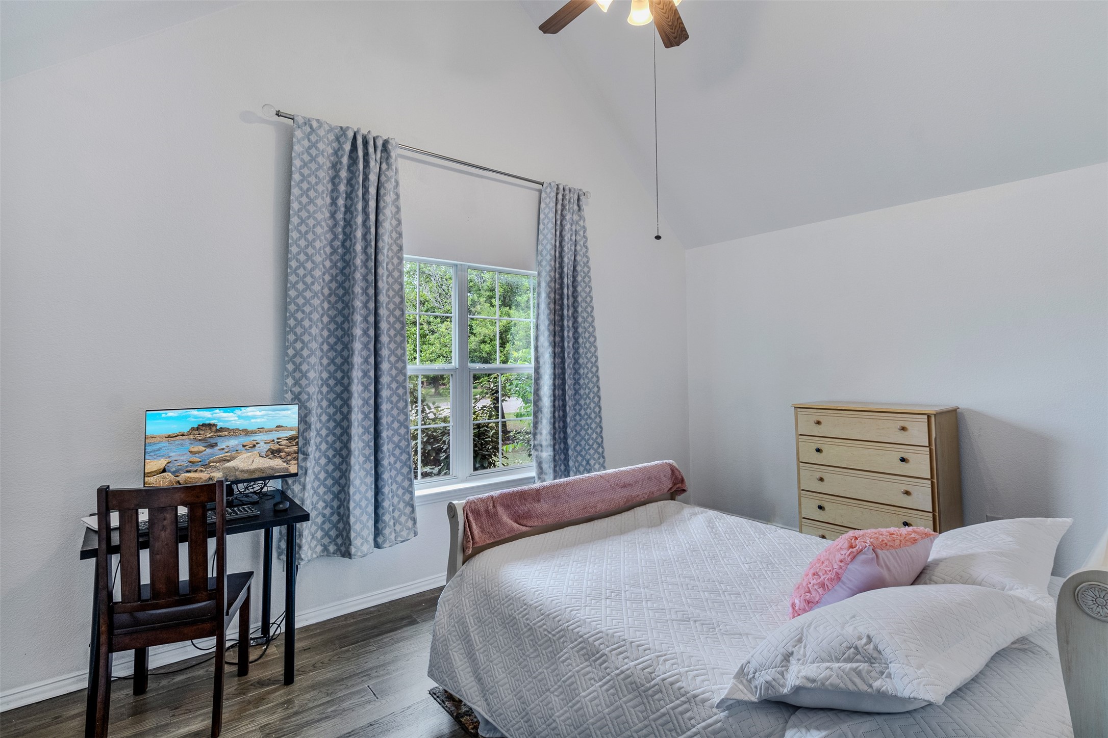 1042 Oak Creek Circle
