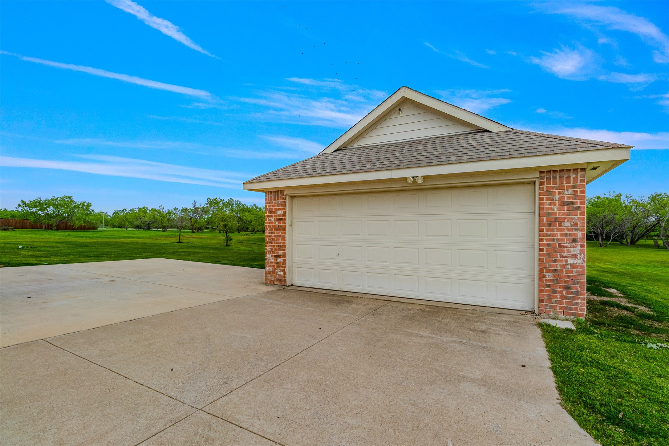 1042 Oak Creek Circle