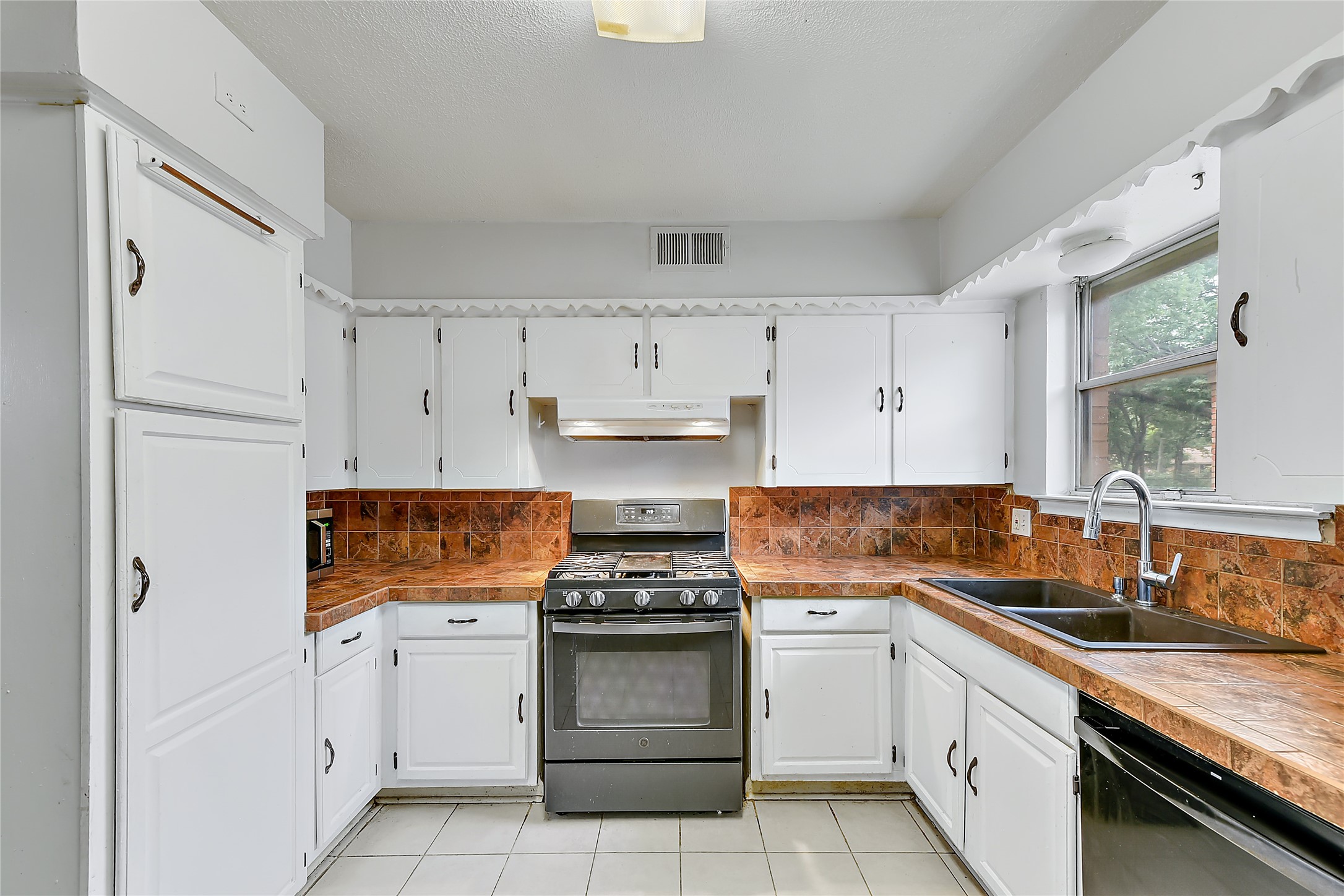 9242 Seaway Drive