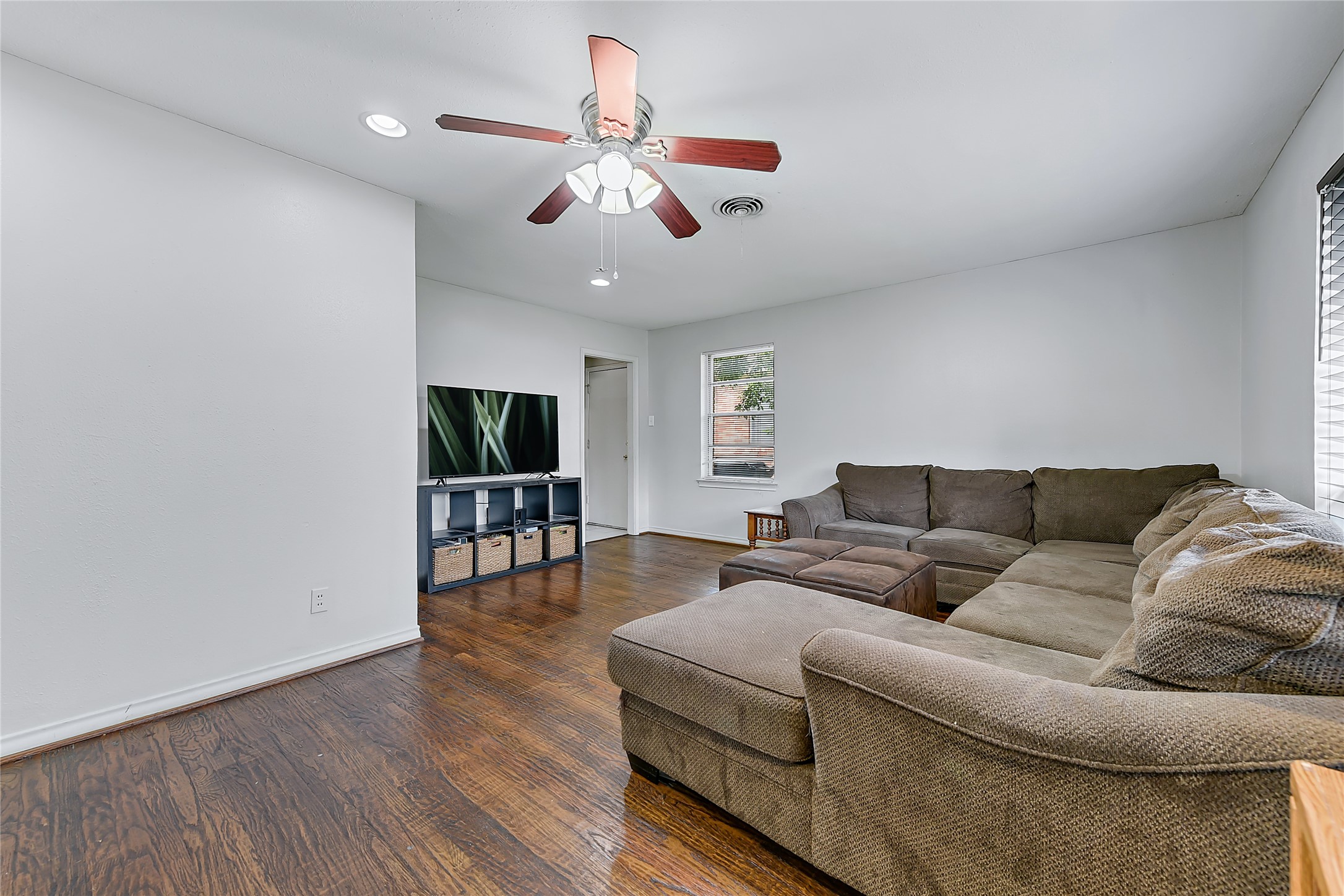 9242 Seaway Drive