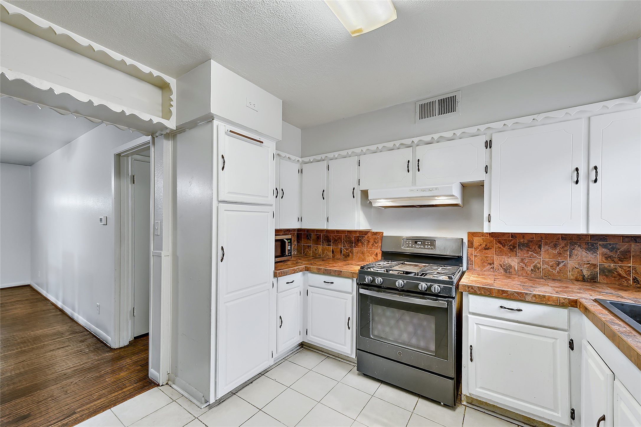 9242 Seaway Drive