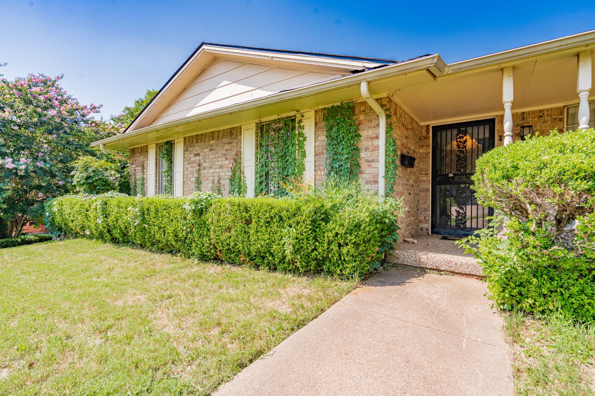 437 Glen Oaks Circle