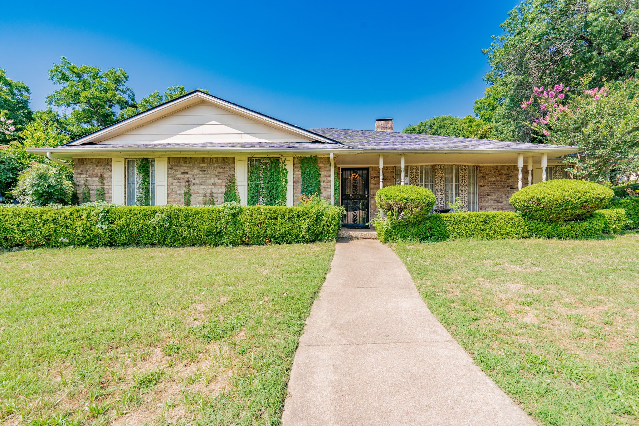 437 Glen Oaks Circle
