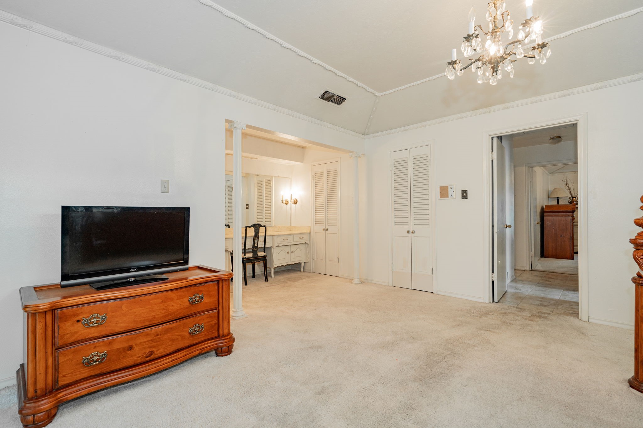 437 Glen Oaks Circle