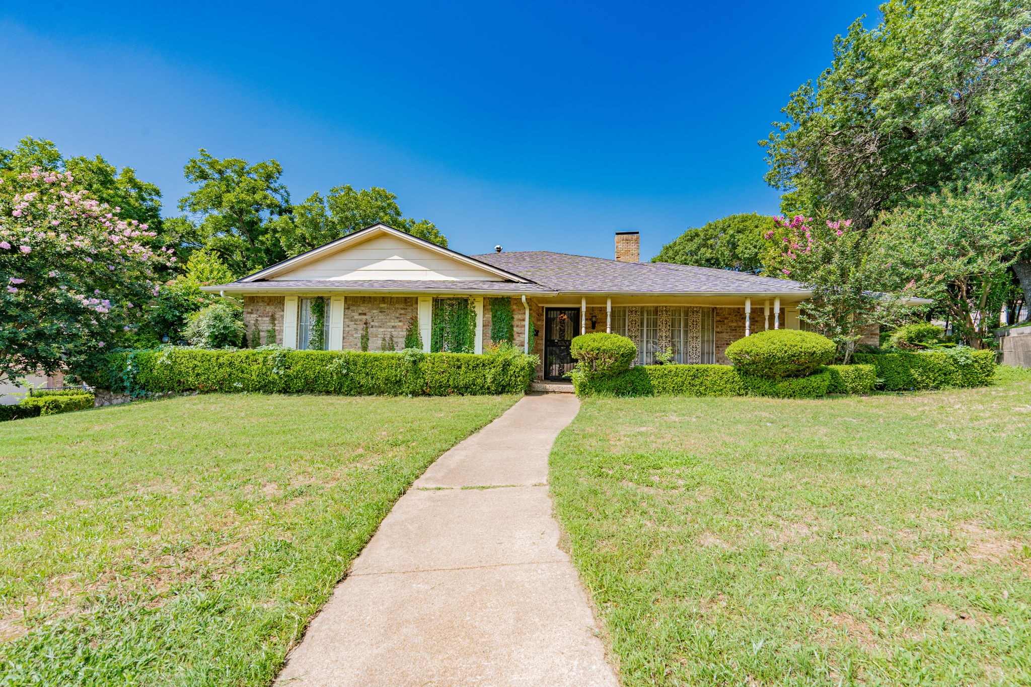437 Glen Oaks Circle