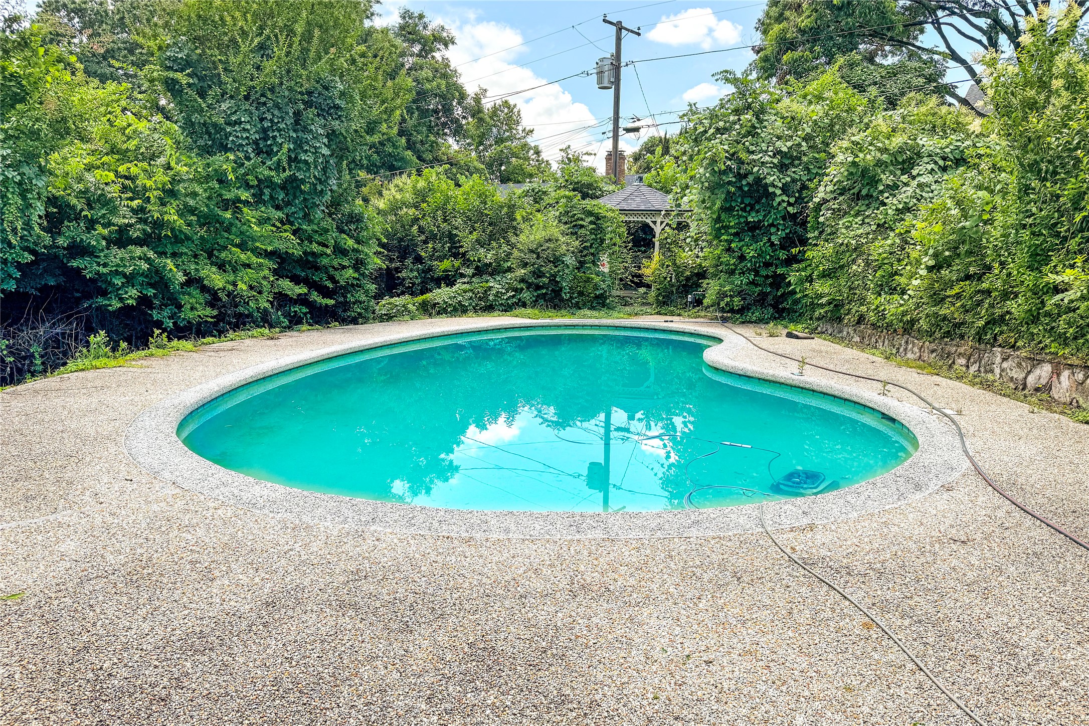 437 Glen Oaks Circle