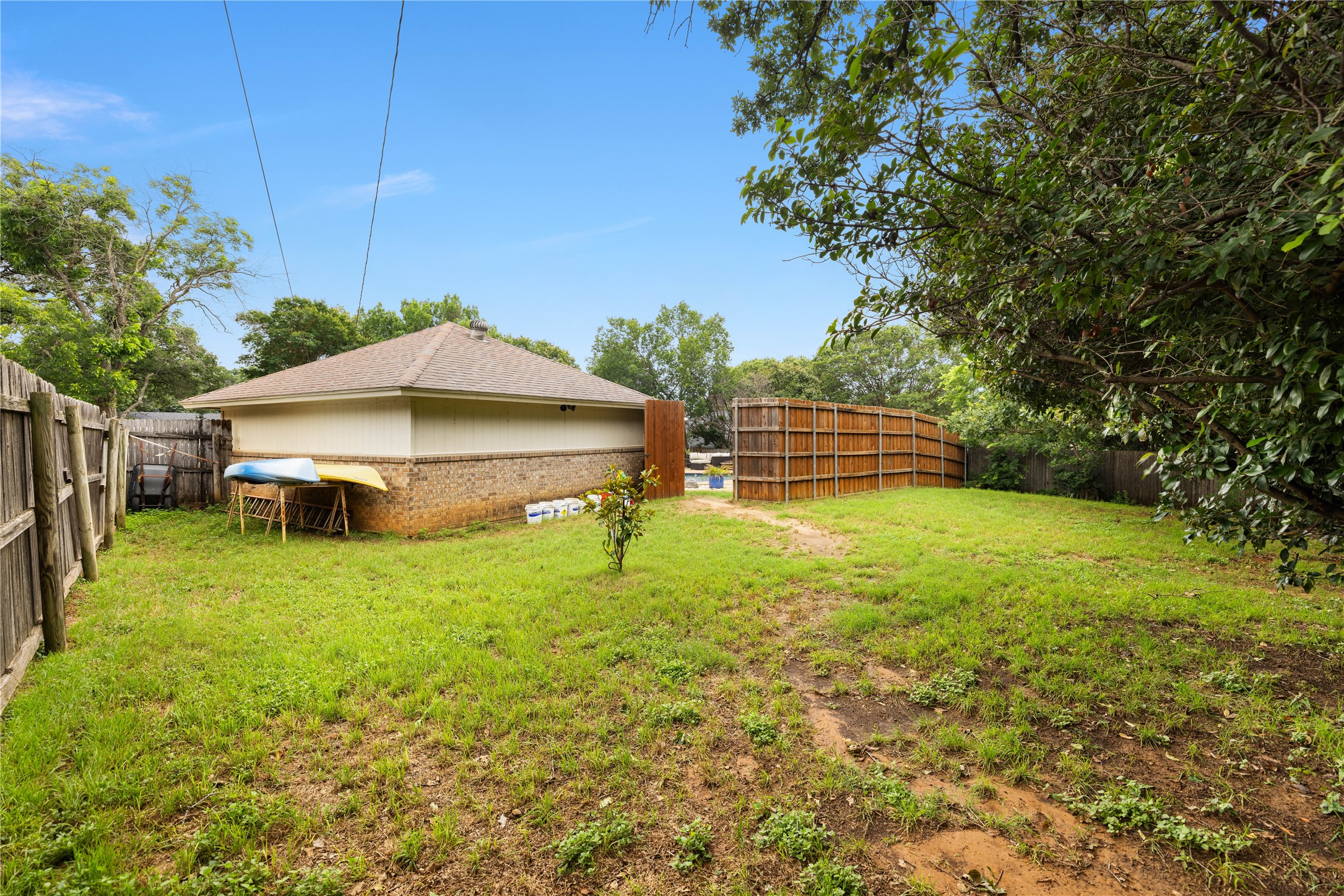 2916 Cresthaven Drive