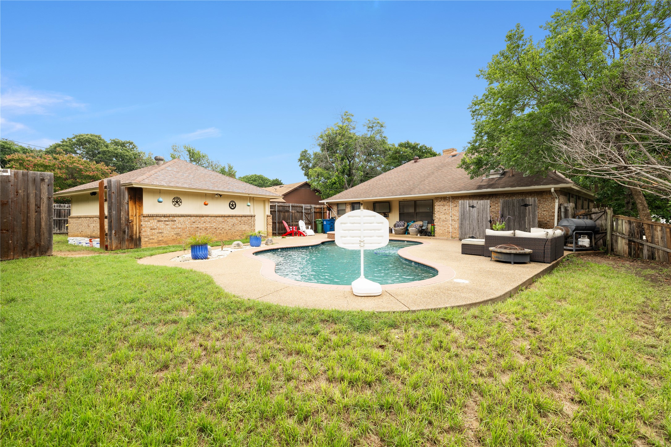 2916 Cresthaven Drive