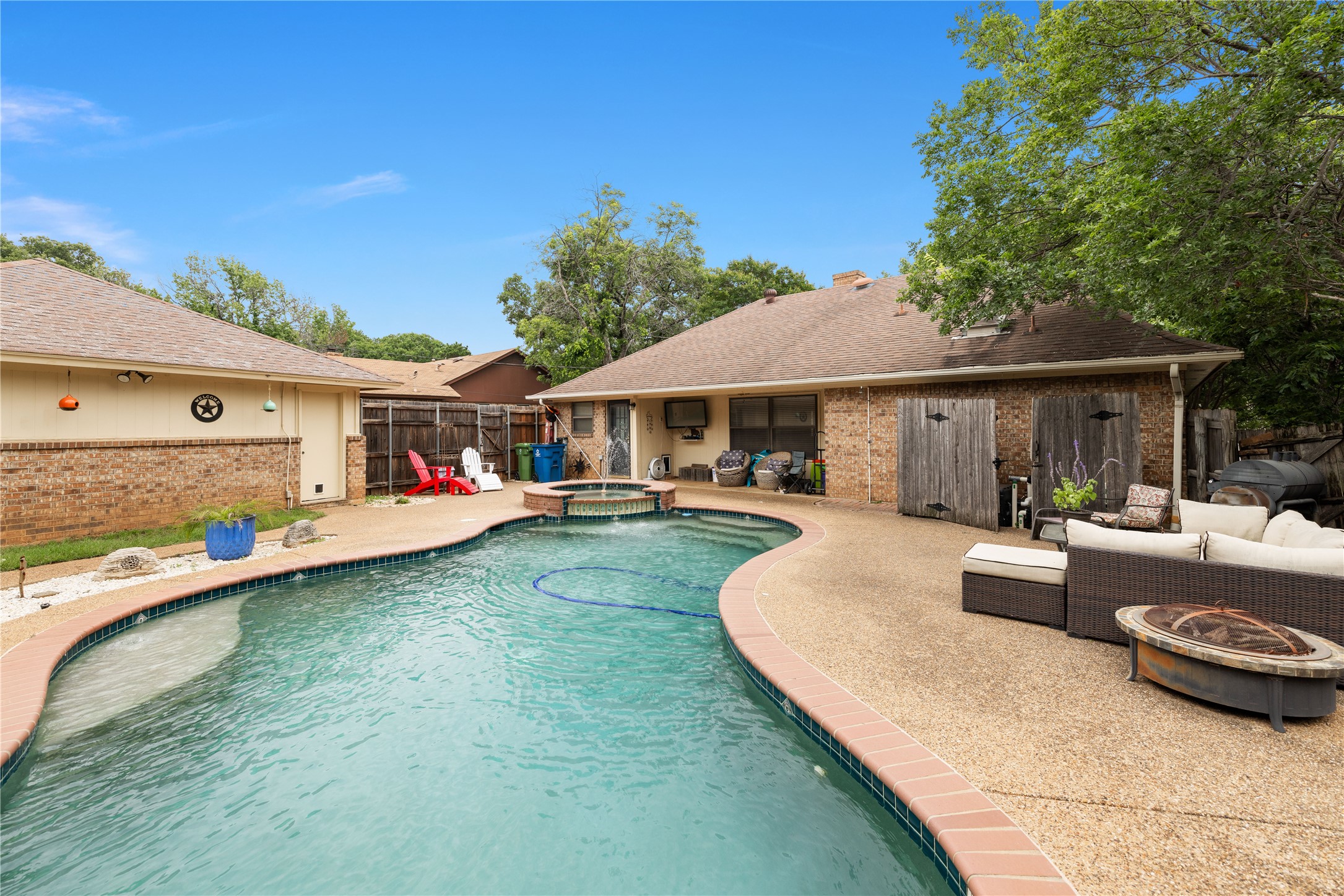 2916 Cresthaven Drive