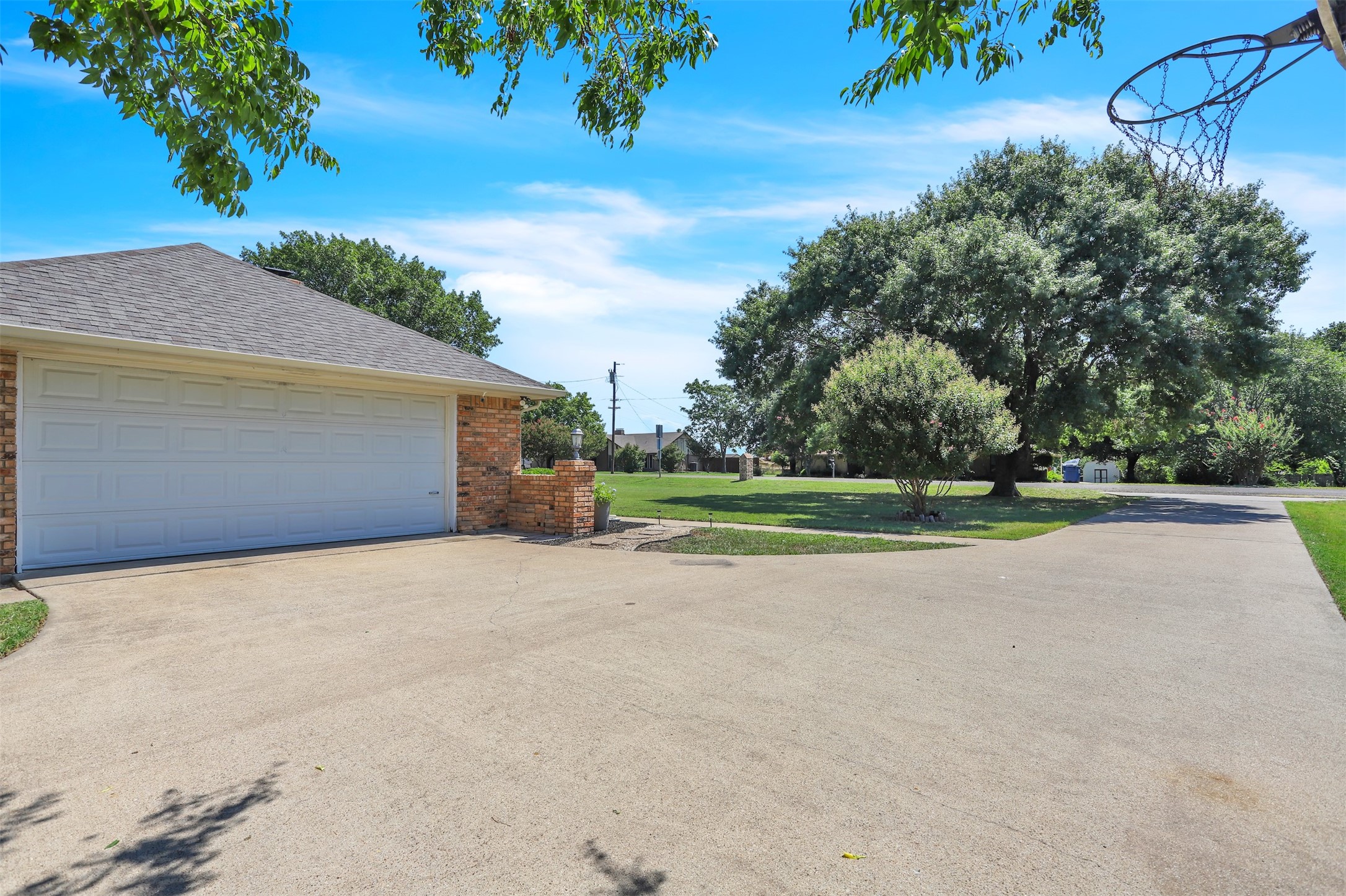 907 Rock Creek Drive