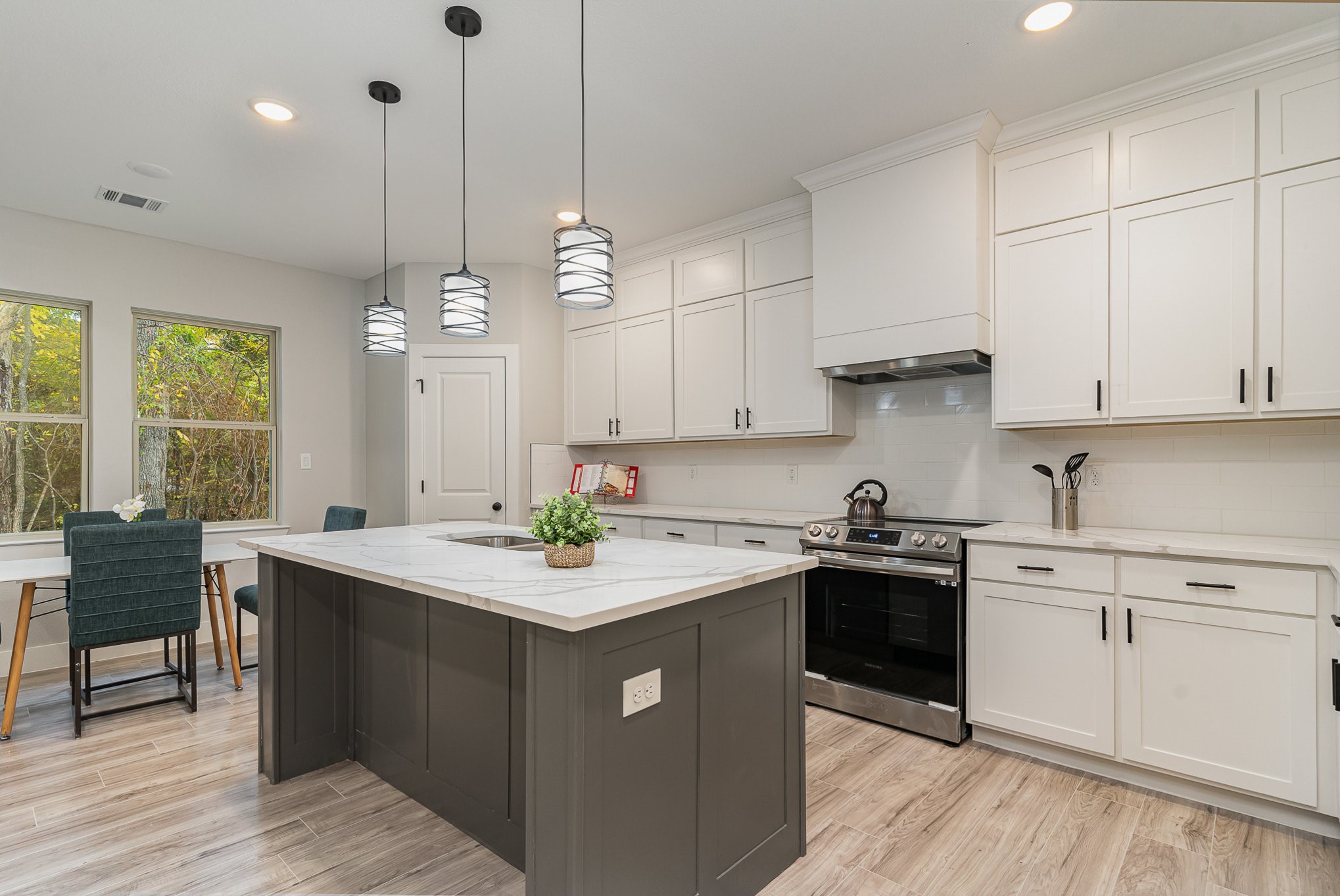 219 E Beachwood Loop