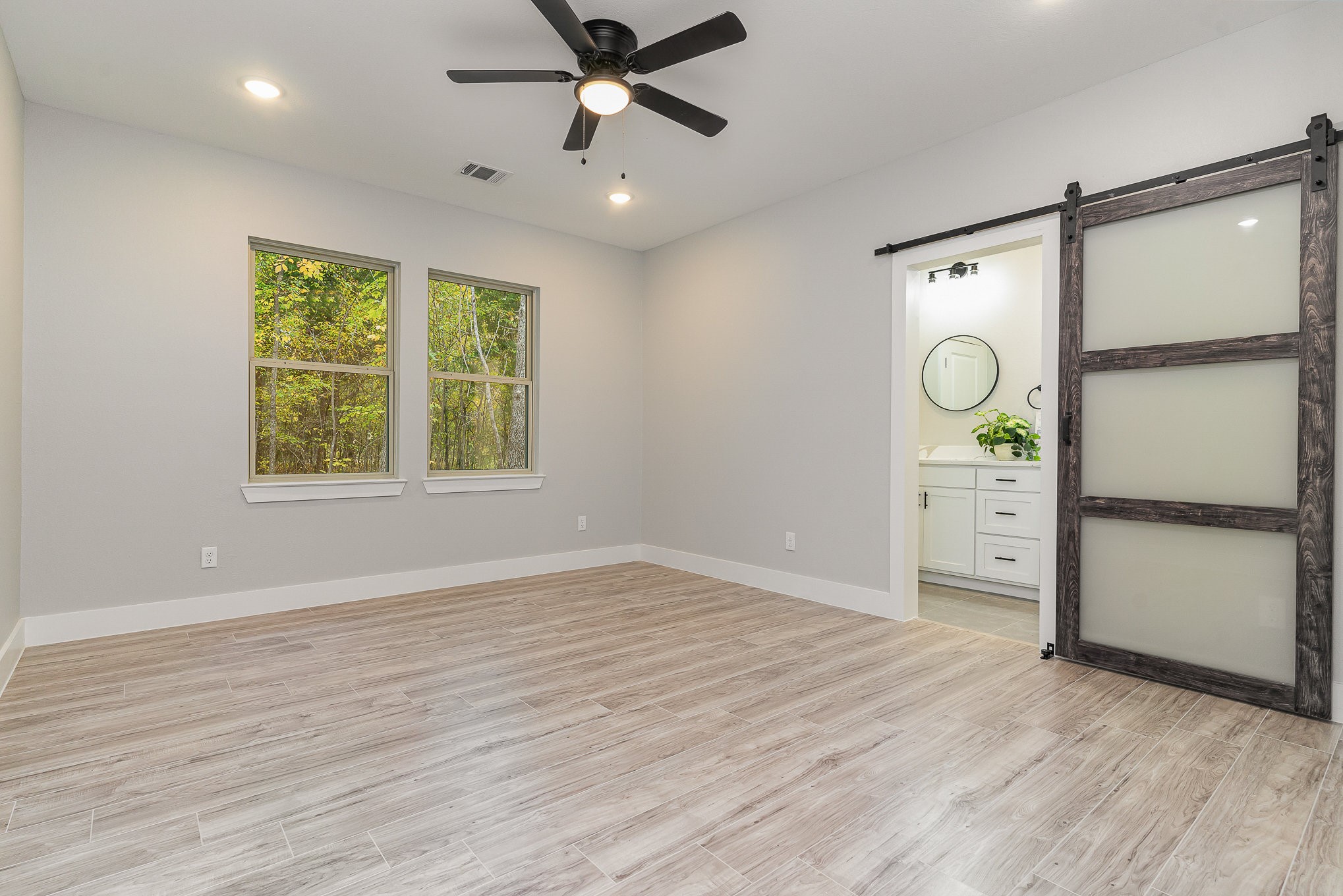 219 E Beachwood Loop