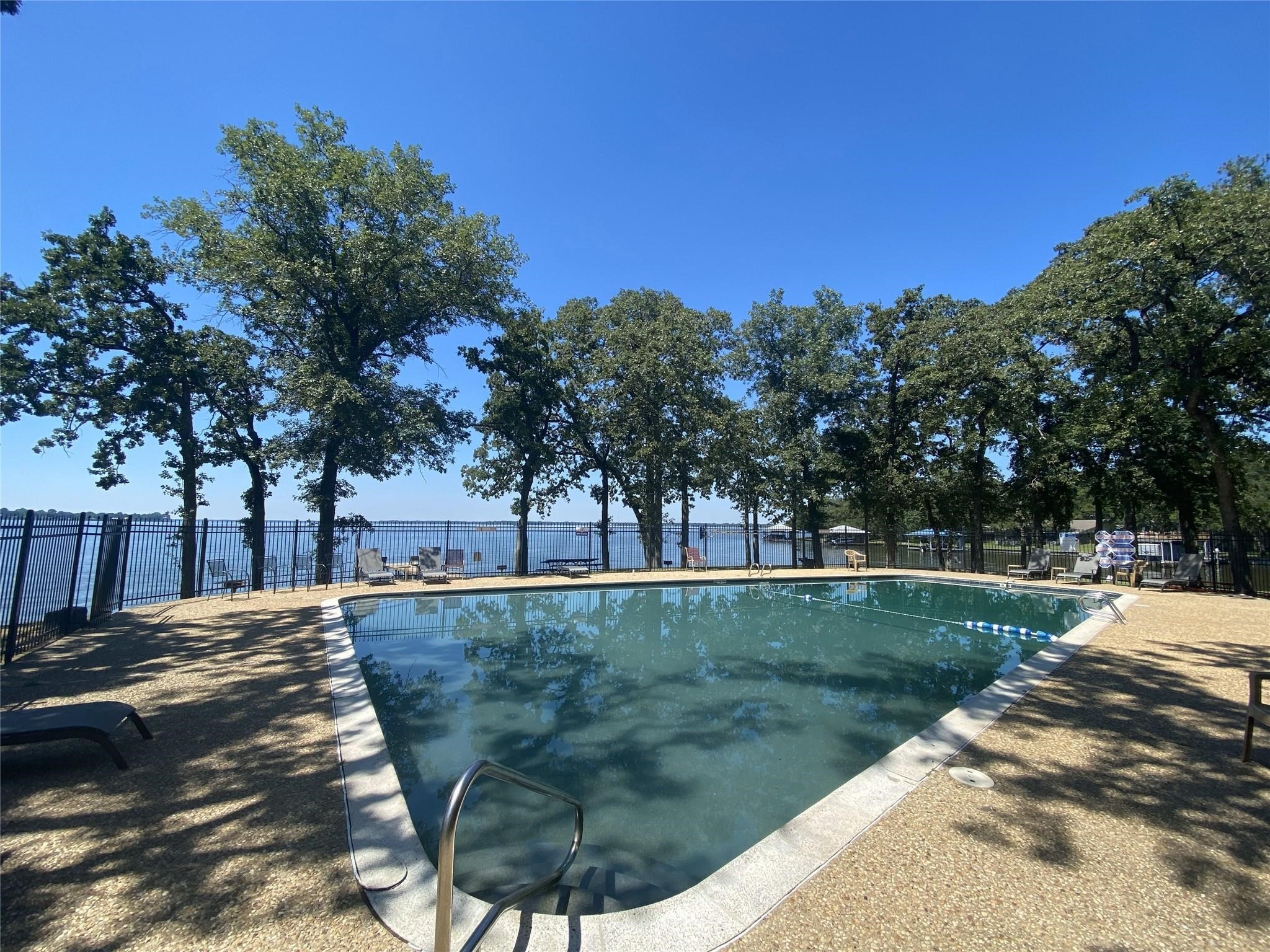 219 E Beachwood Loop