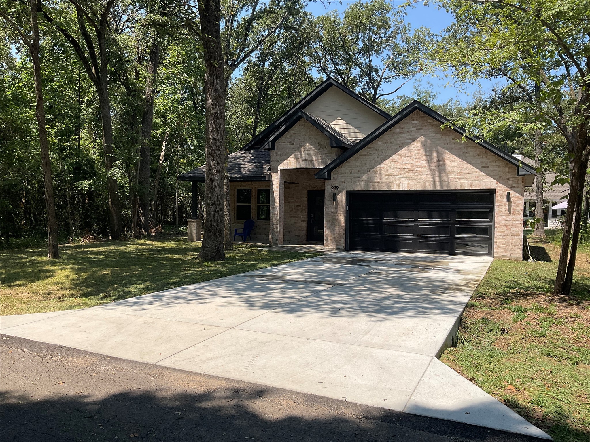 219 E Beachwood Loop