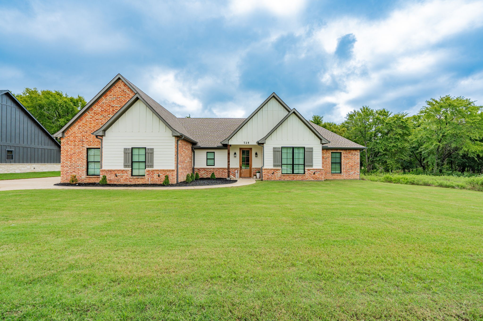725 Clubview Drive