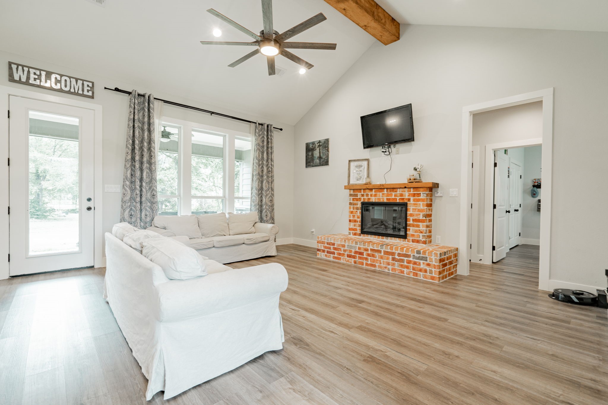 725 Clubview Drive