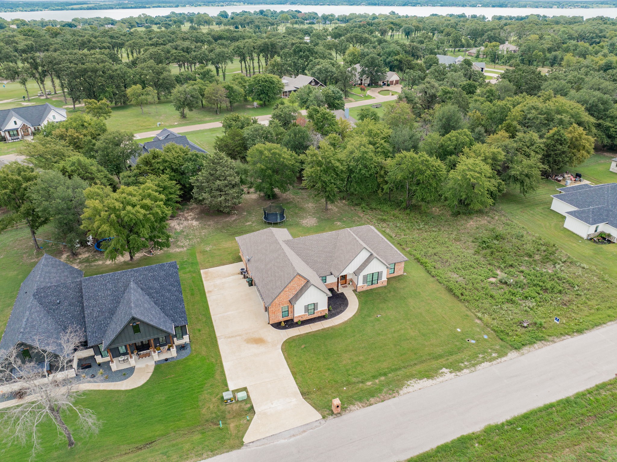 725 Clubview Drive