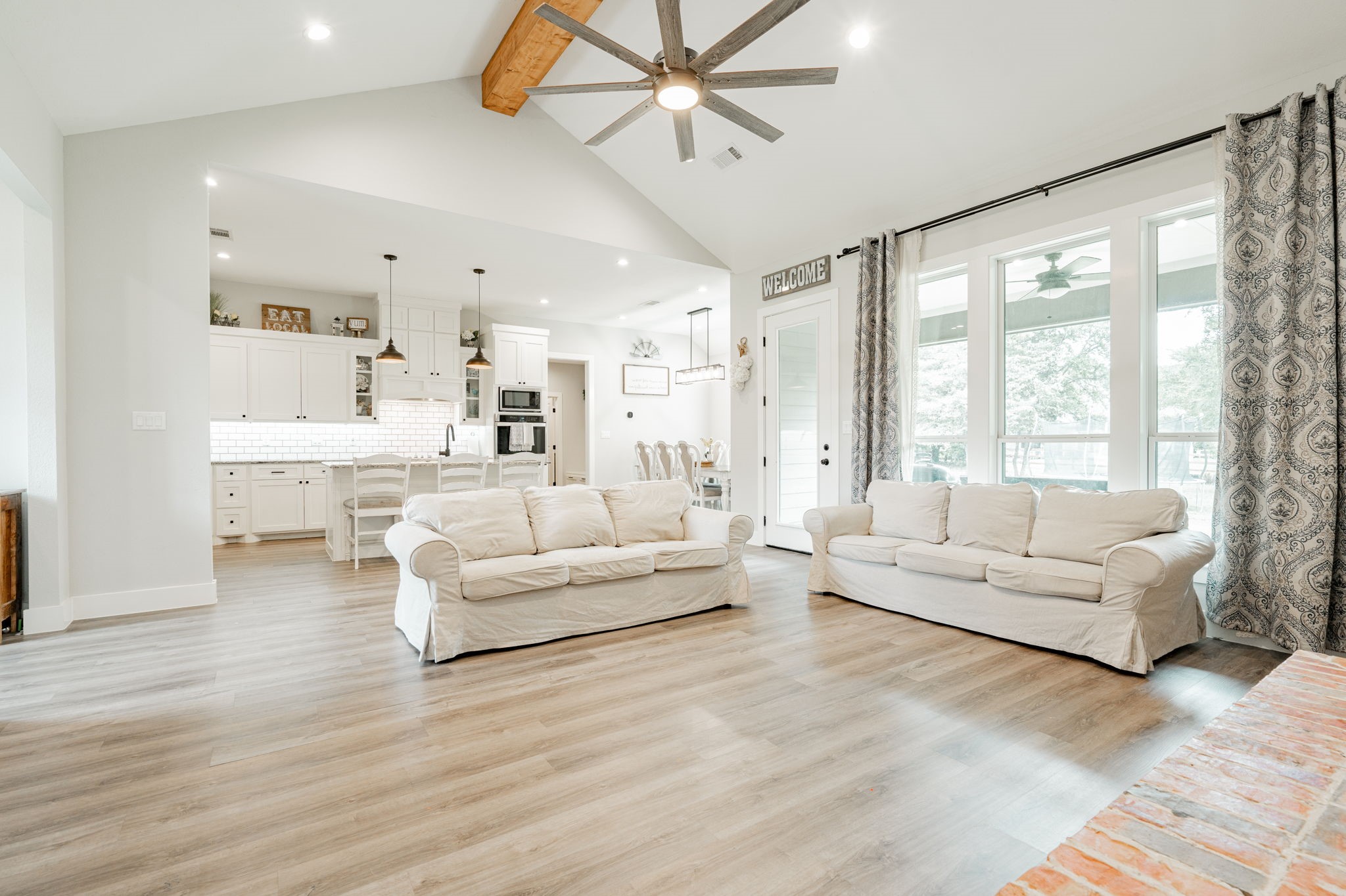 725 Clubview Drive