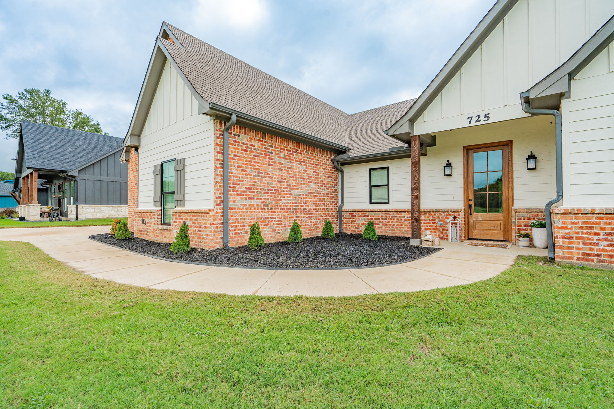 725 Clubview Drive
