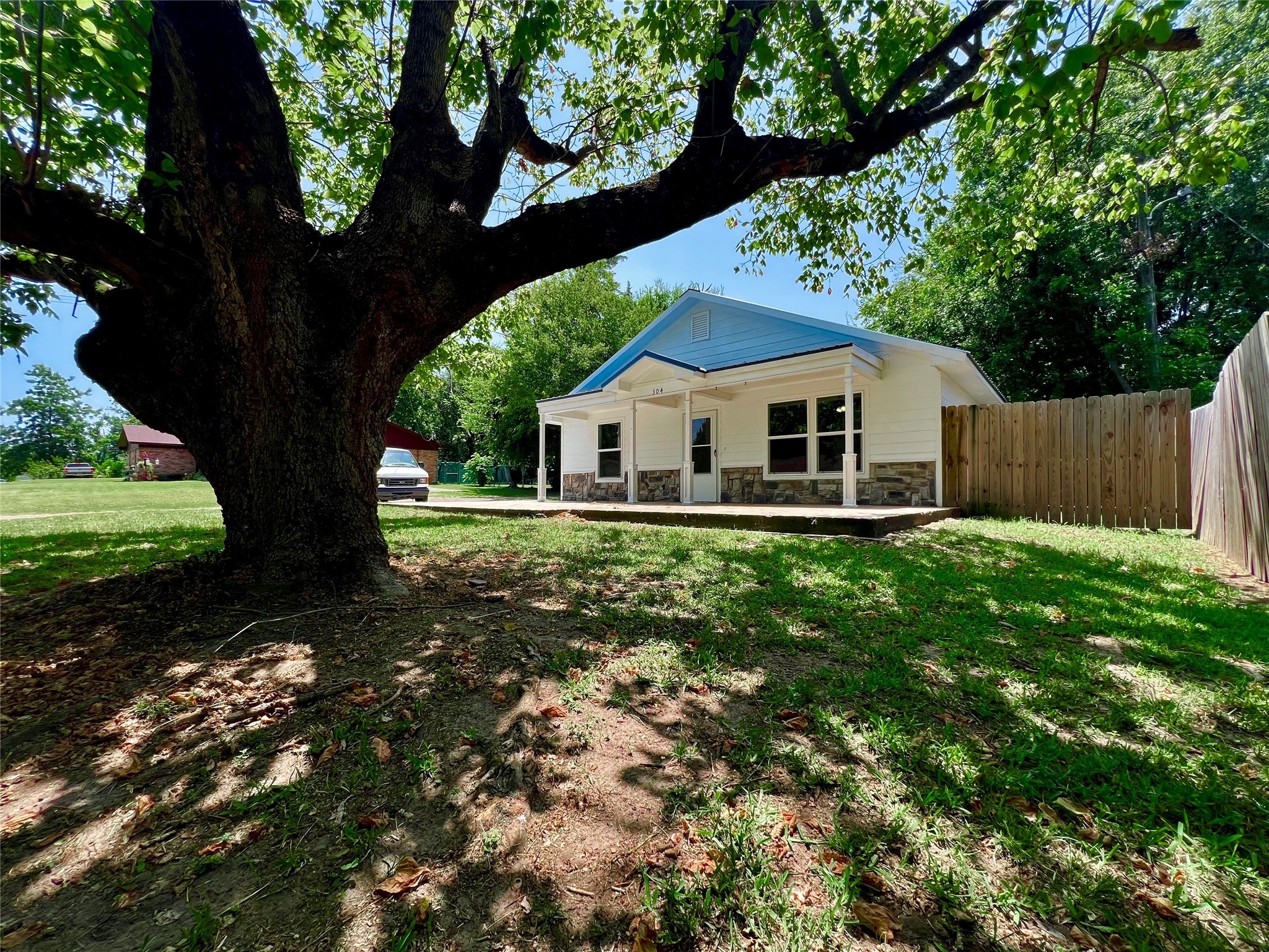 304 Jarbo Street
