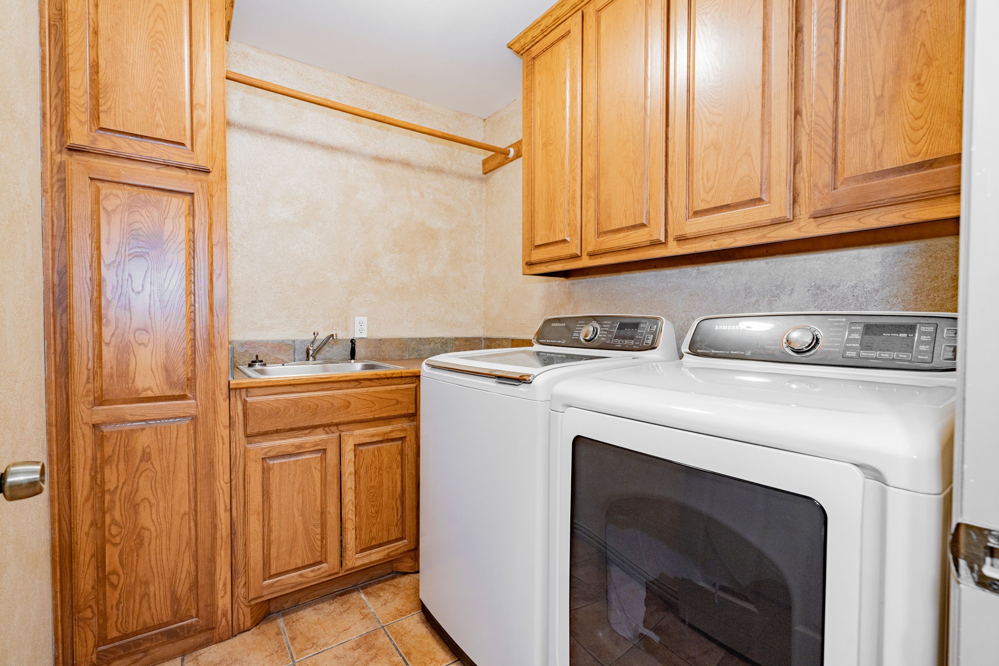 1205 Cedar Ridge Road W