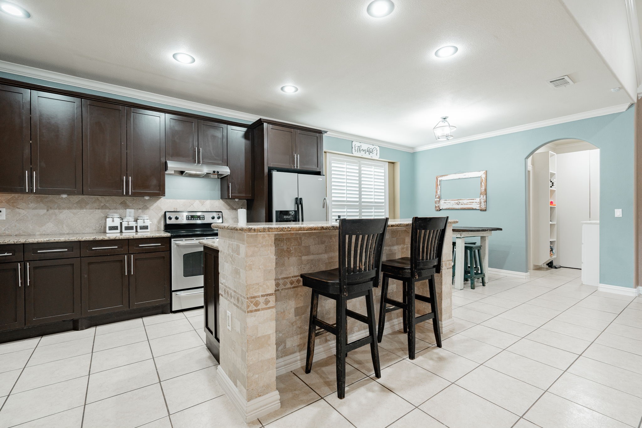 1452 Private Road 2737