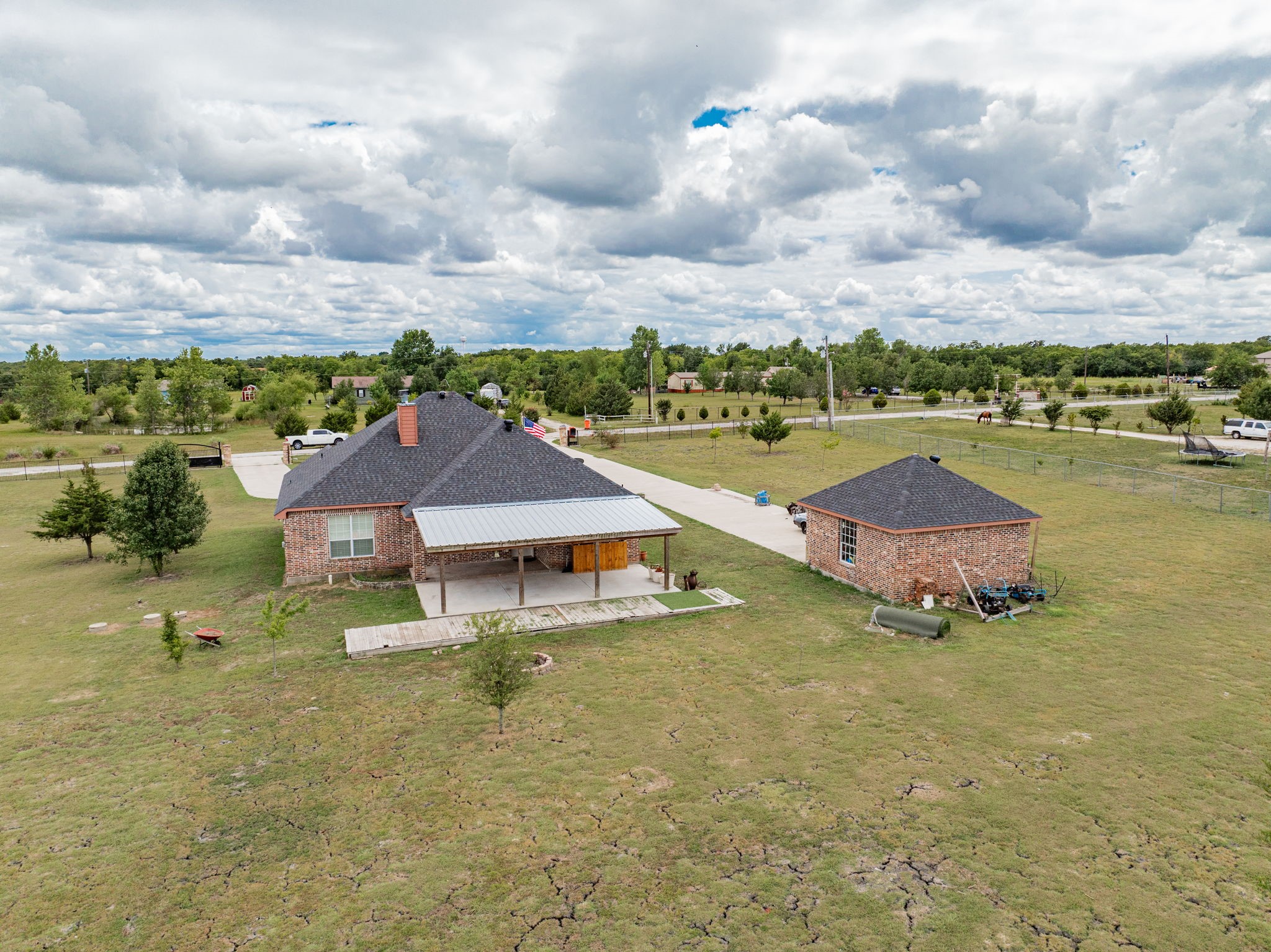 1452 Private Road 2737