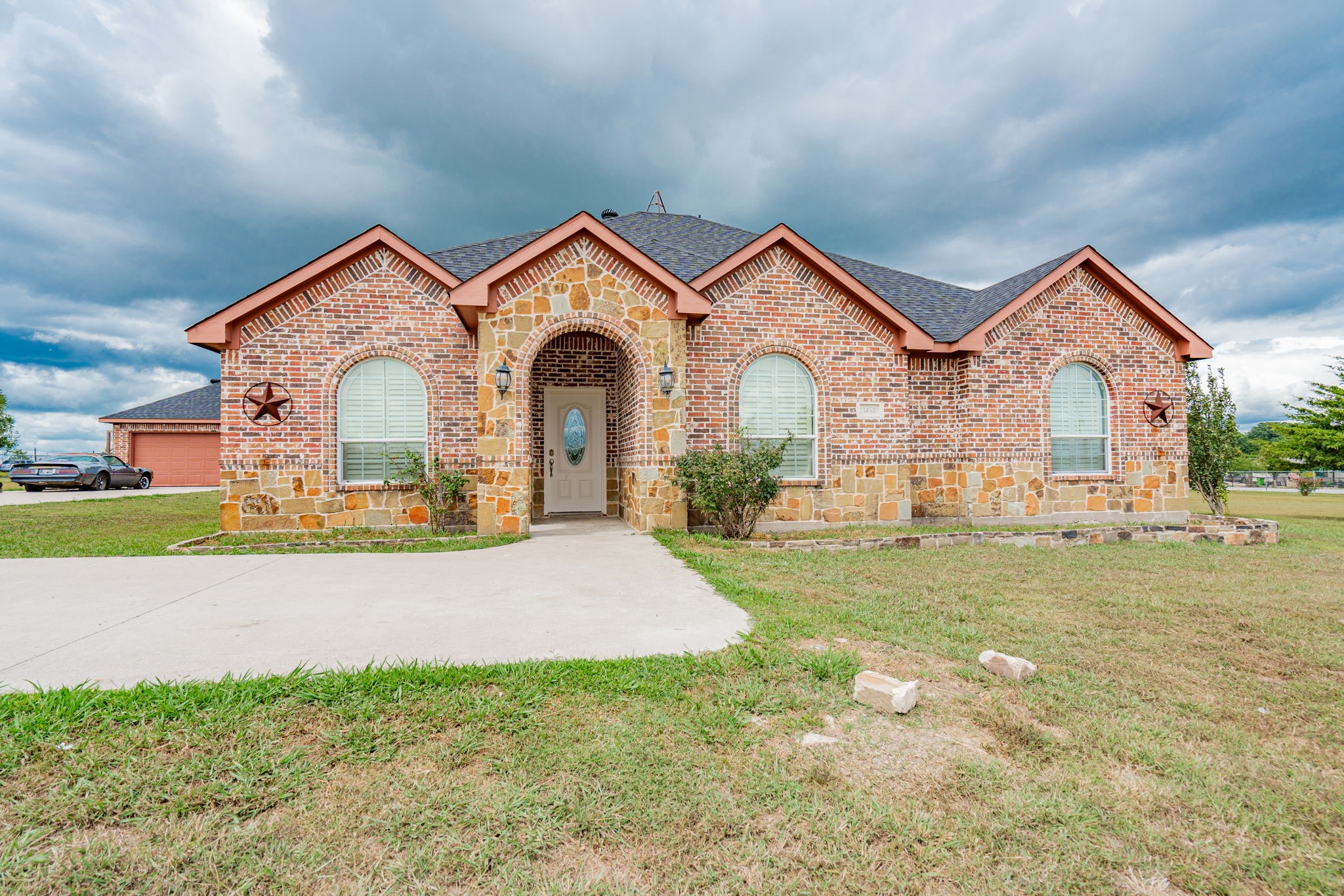 1452 Private Road 2737