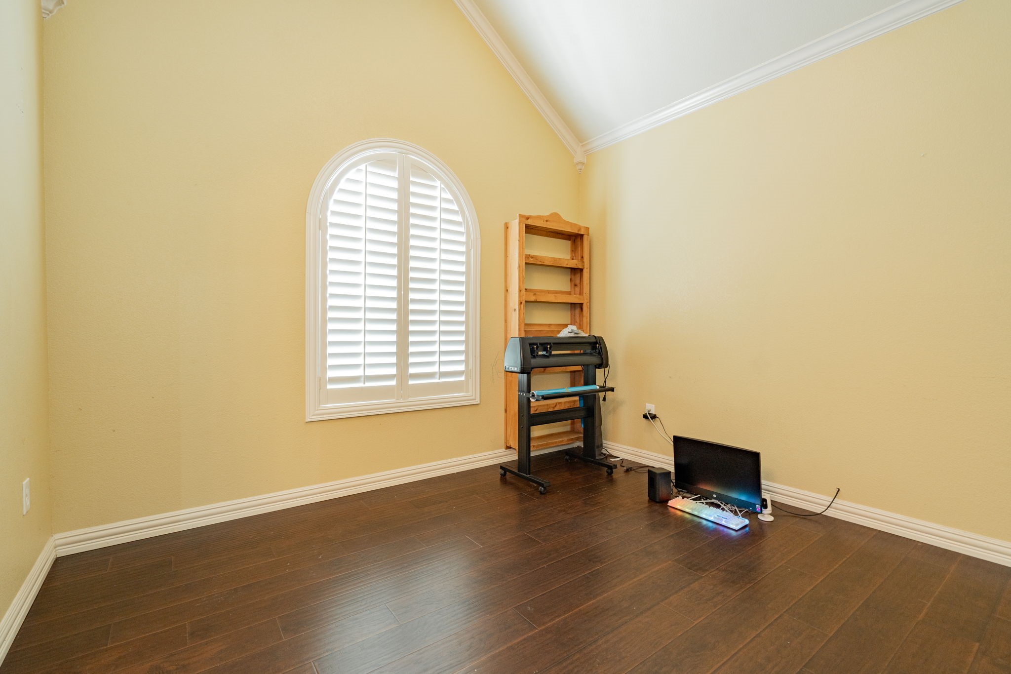 1452 Private Road 2737