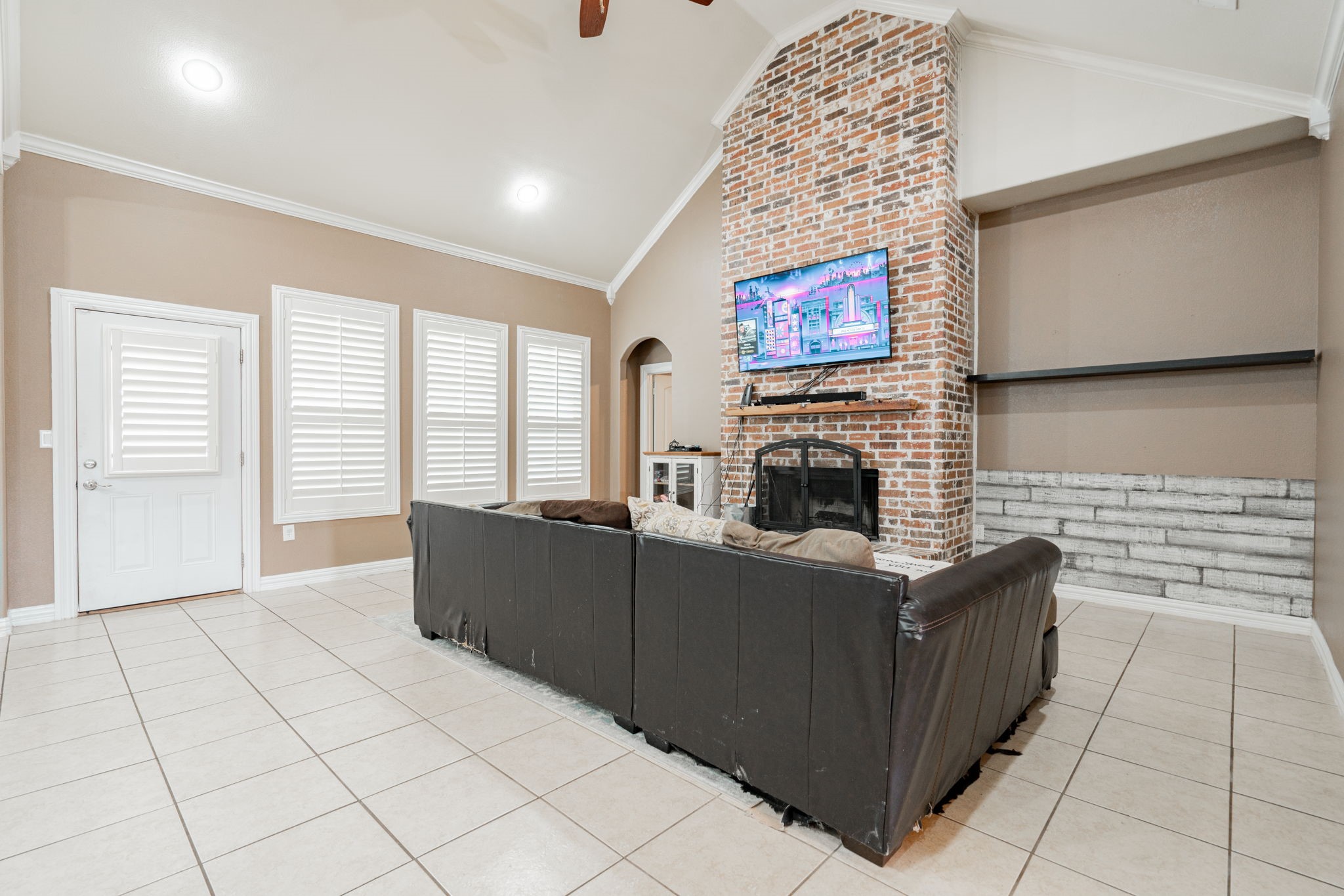 1452 Private Road 2737